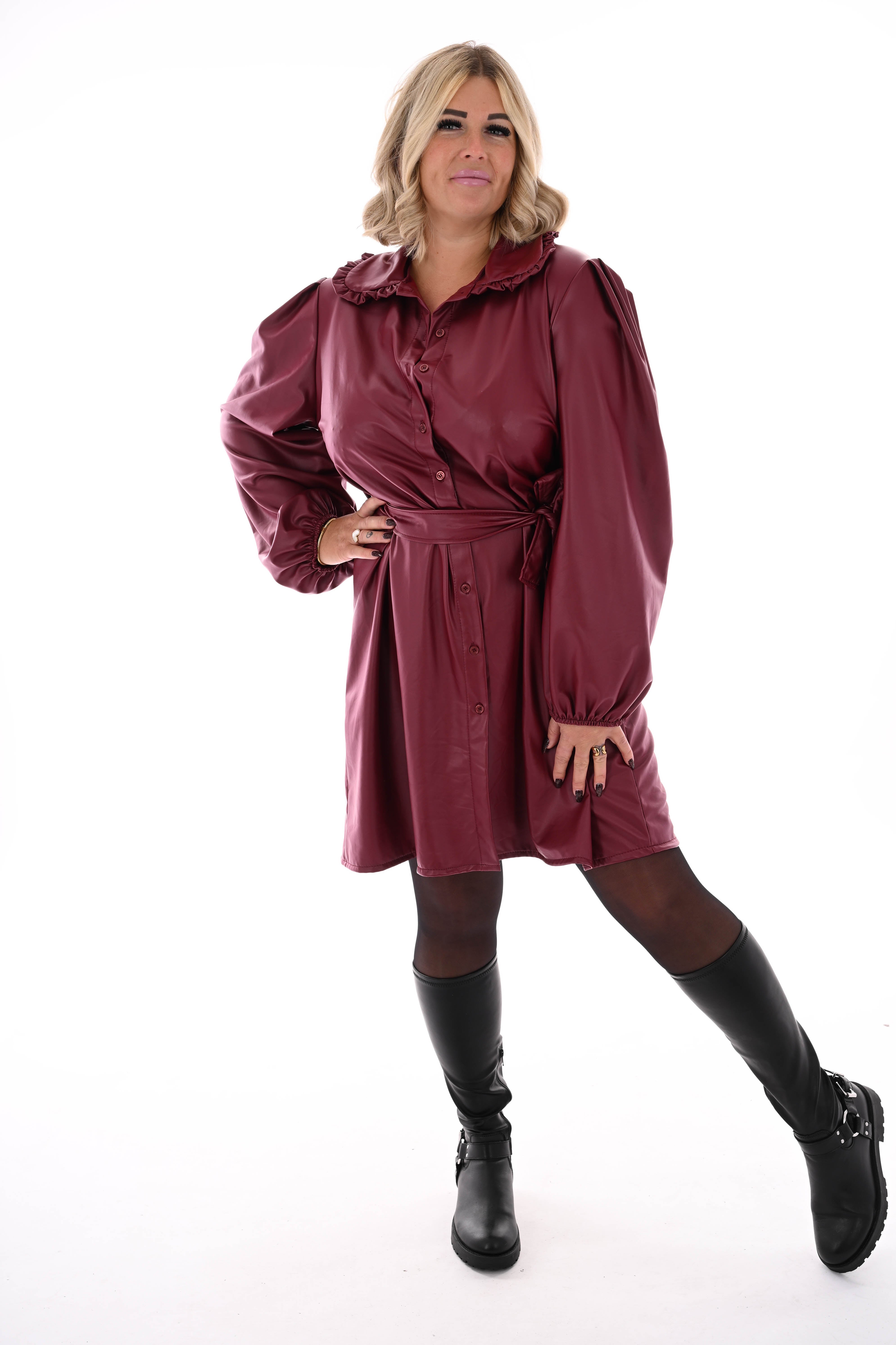 Leatherlook doorknoop jurk met ceintuur bordeaux