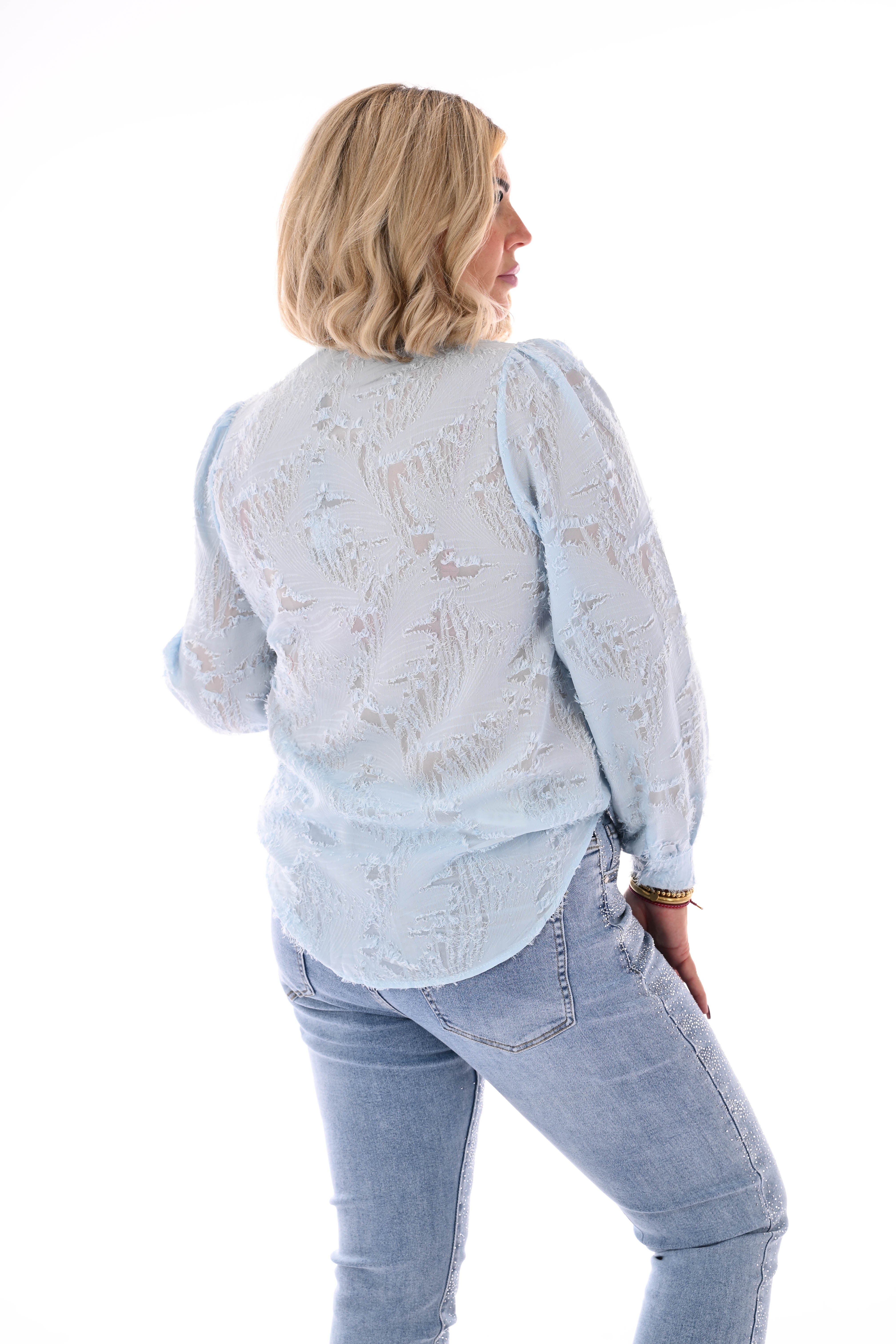 Doorknoop roezelkraag met ruffles lichtblauw