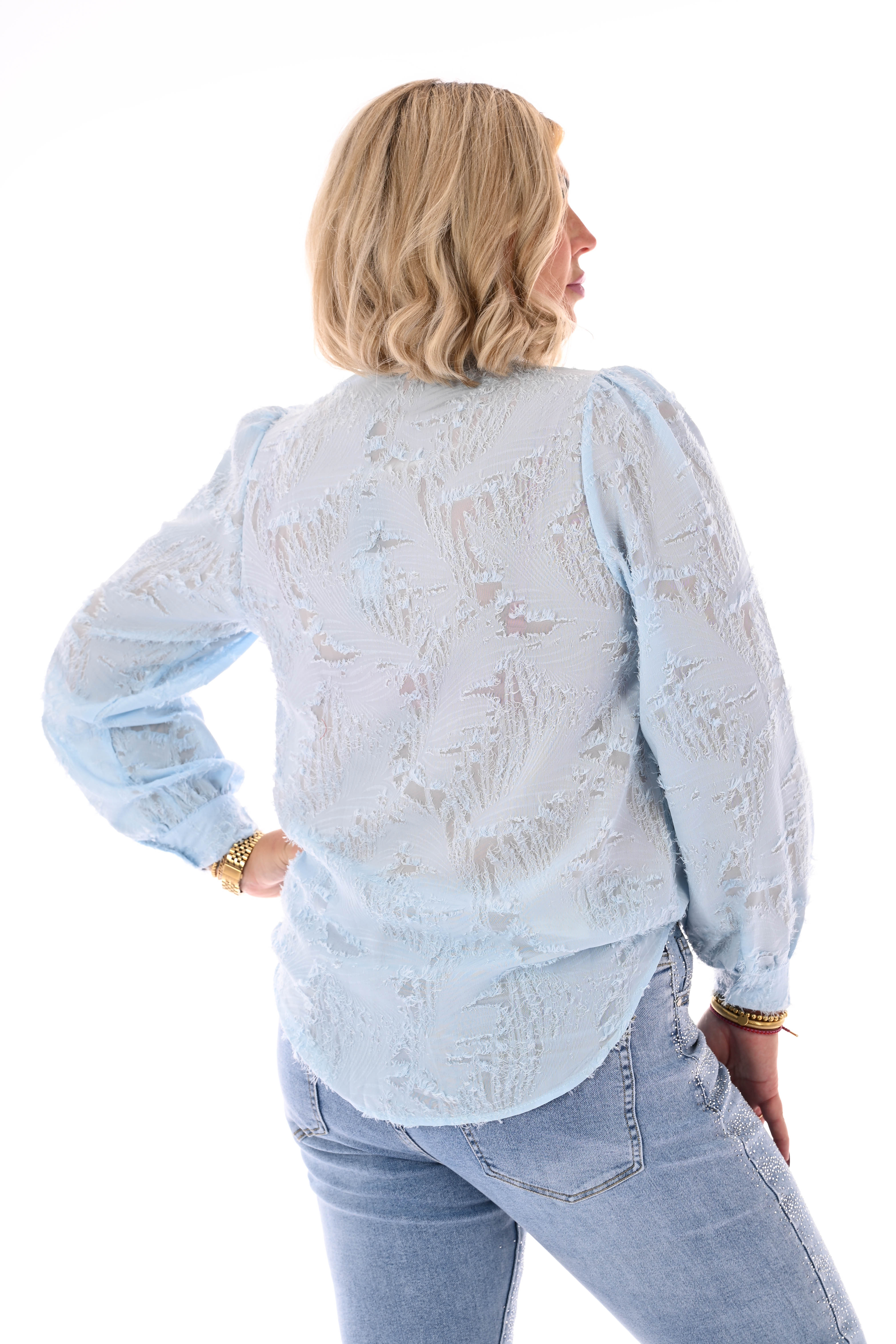 Doorknoop roezelkraag met ruffles lichtblauw