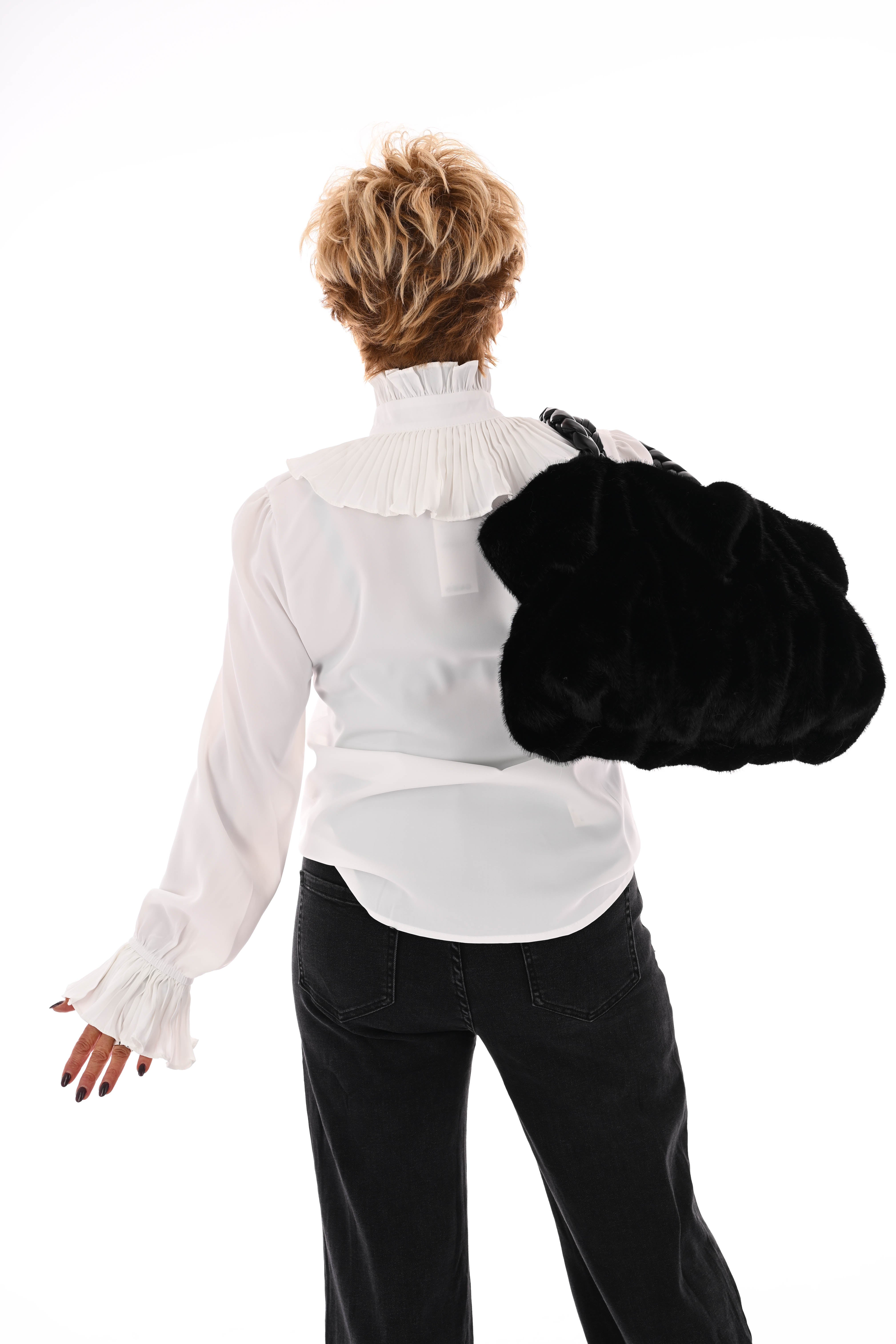 Doorknoop blouse roezels roomwit