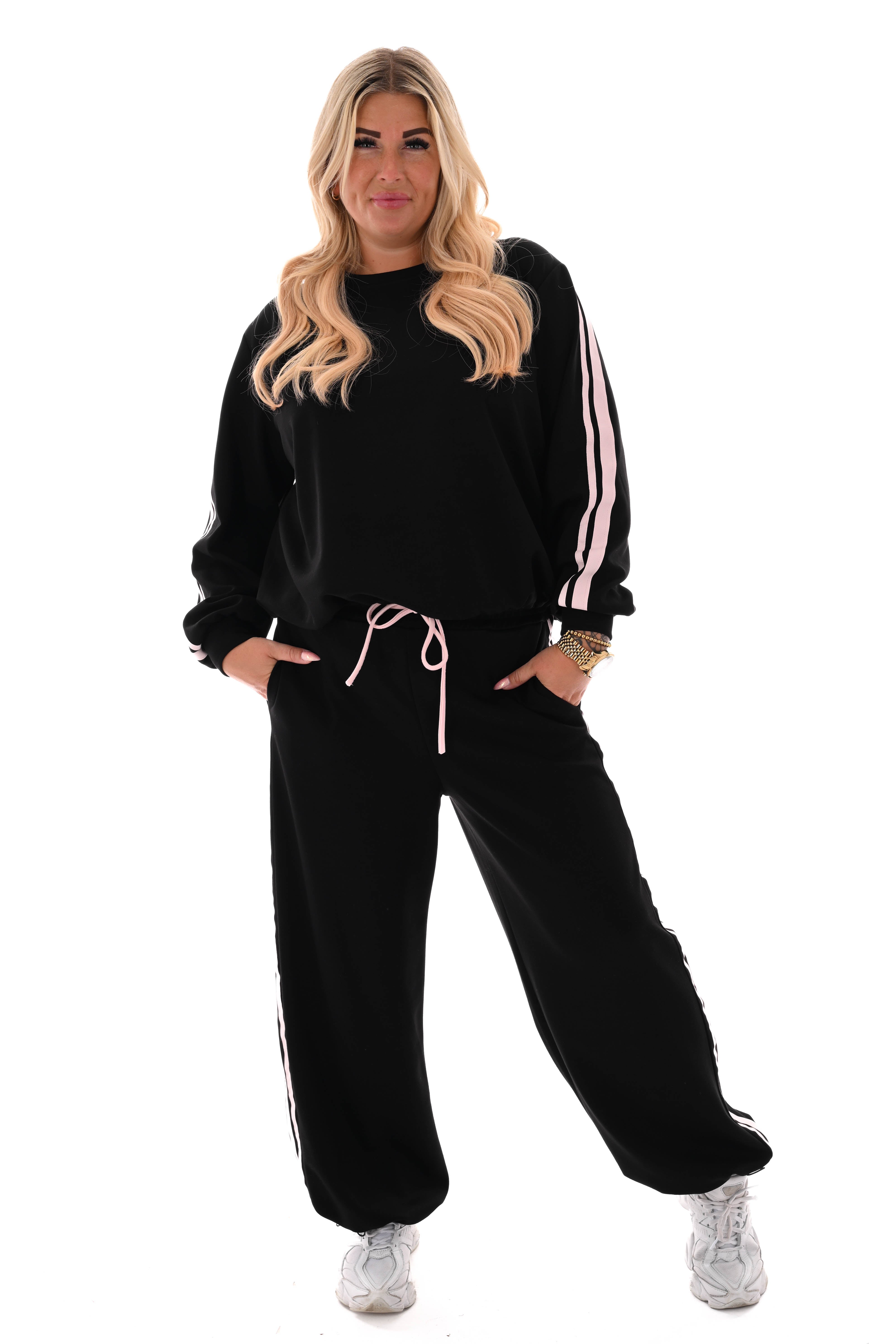 Tweedelig pak met smalle bies aantrekkoord zwart