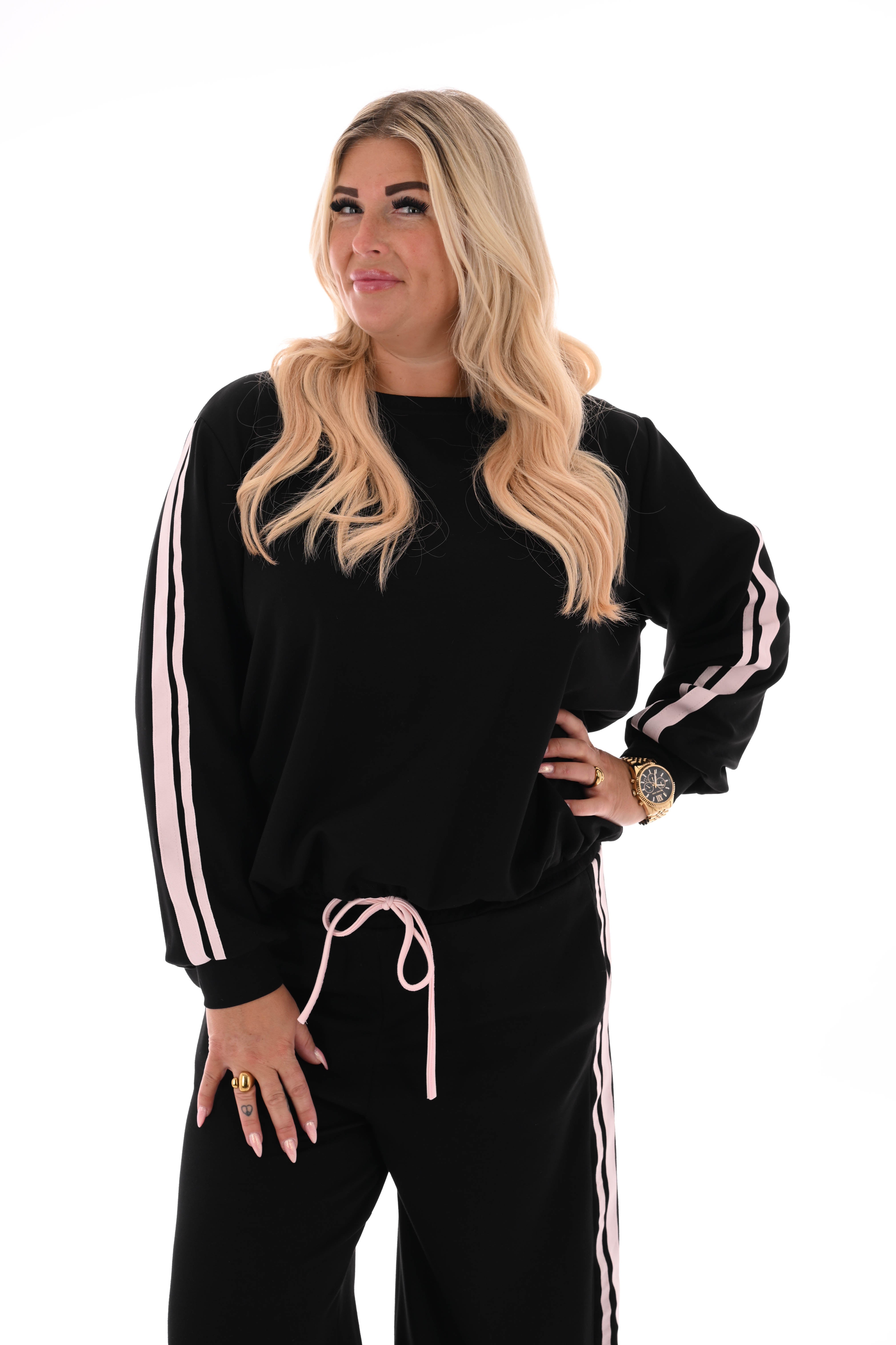 Tweedelig pak met smalle bies aantrekkoord zwart