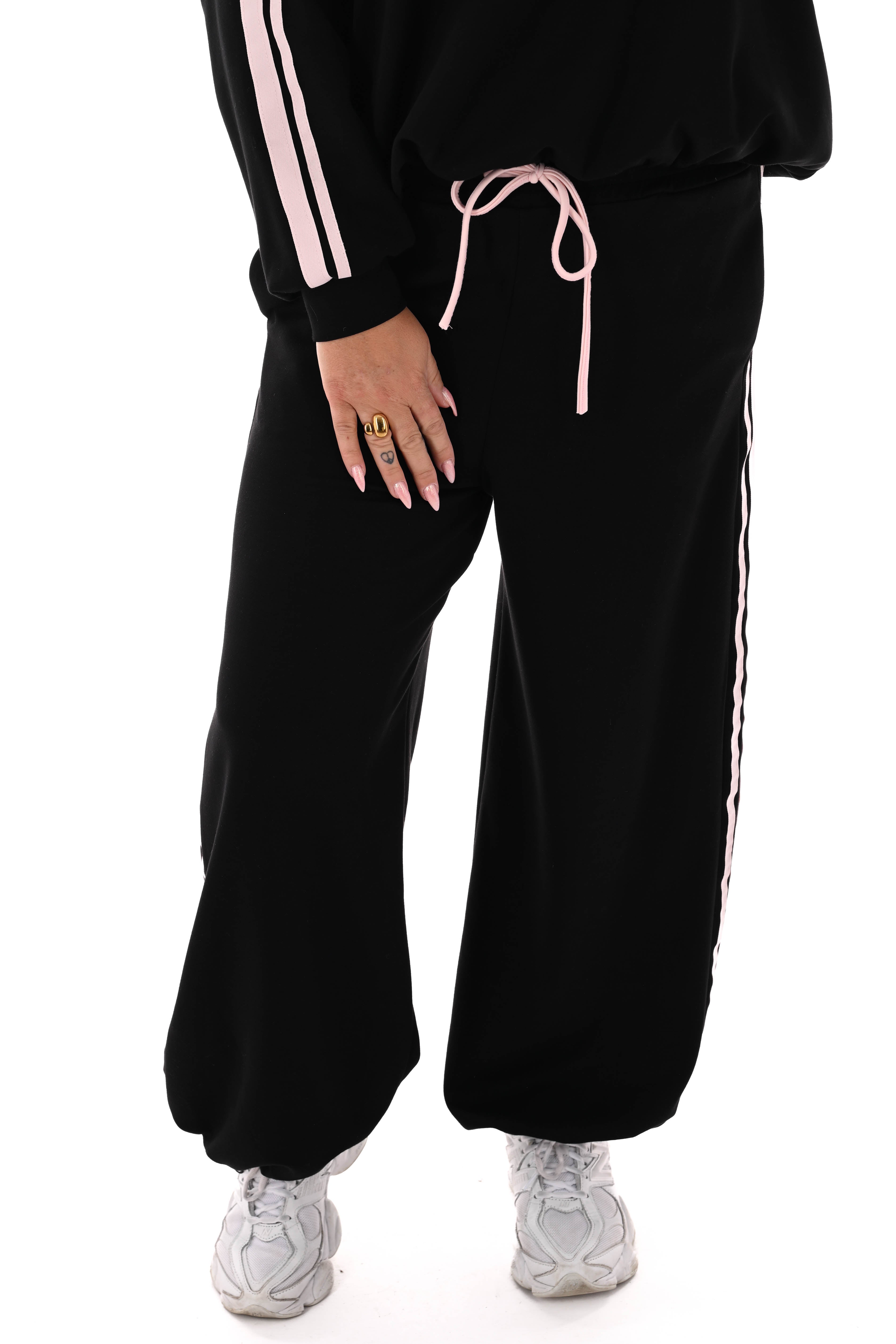 Tweedelig pak met smalle bies aantrekkoord zwart