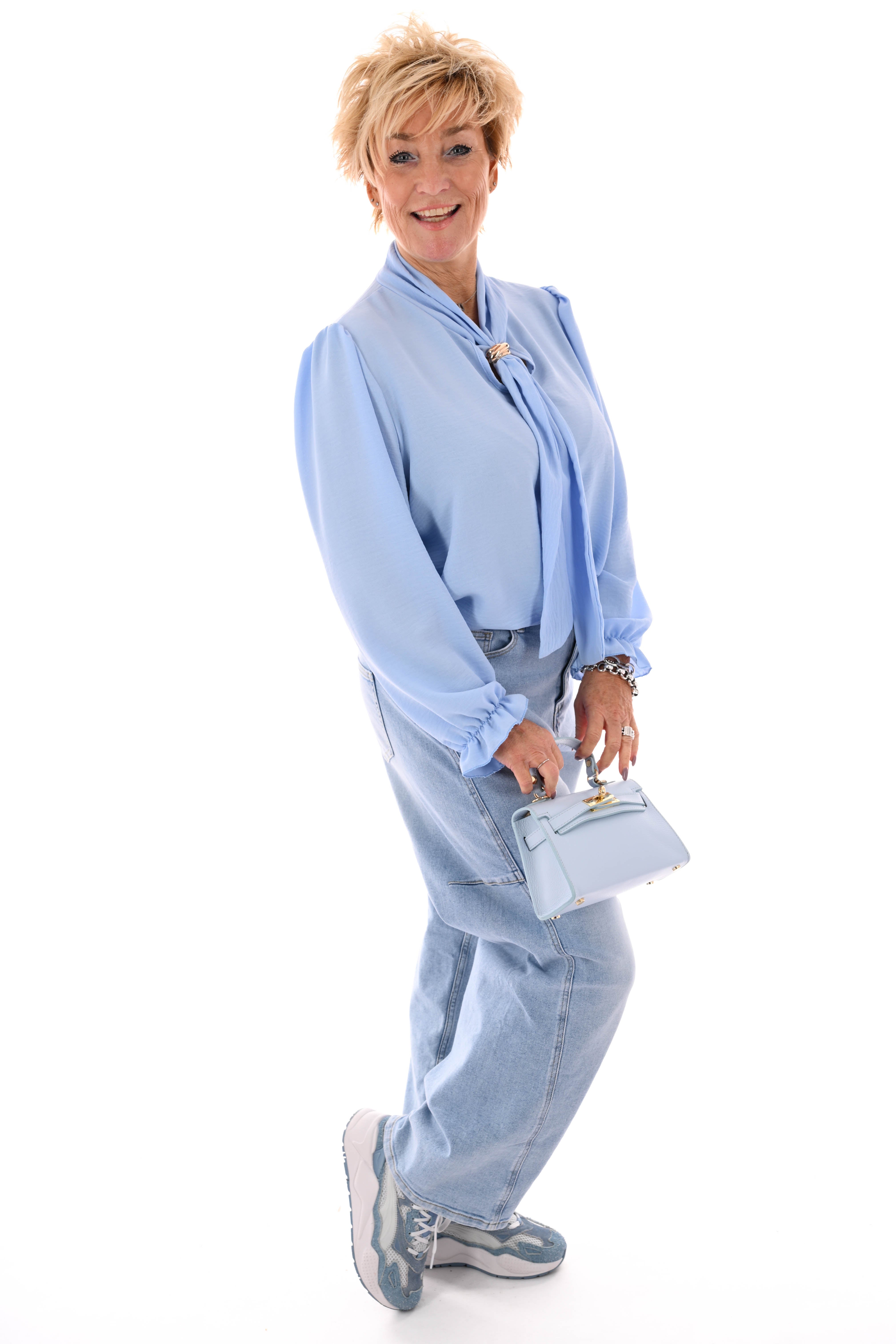 Top roezelmouwen met hals detail uni lichtblauw