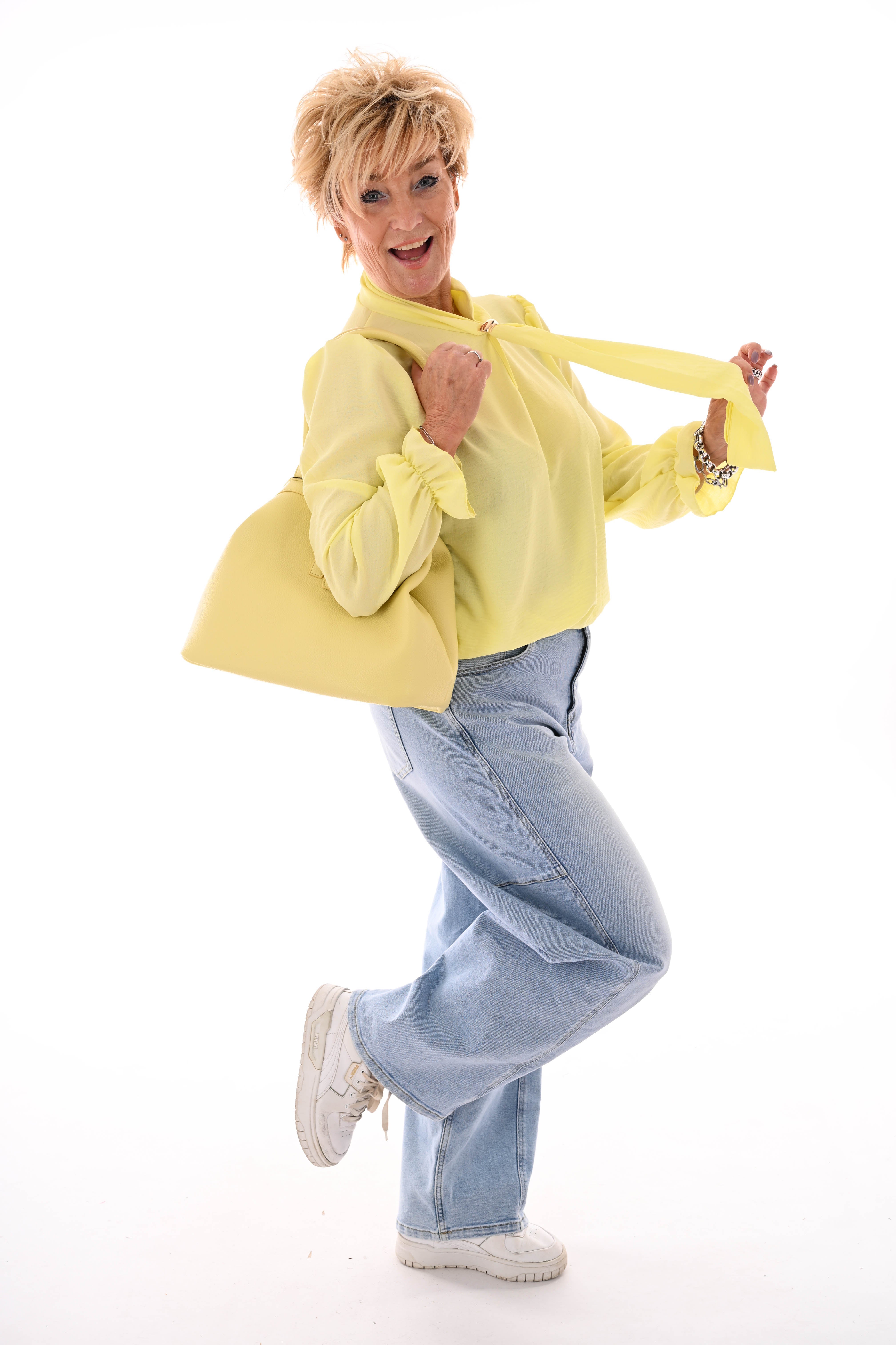 Top roezelmouwen met hals detail uni lichtgeel