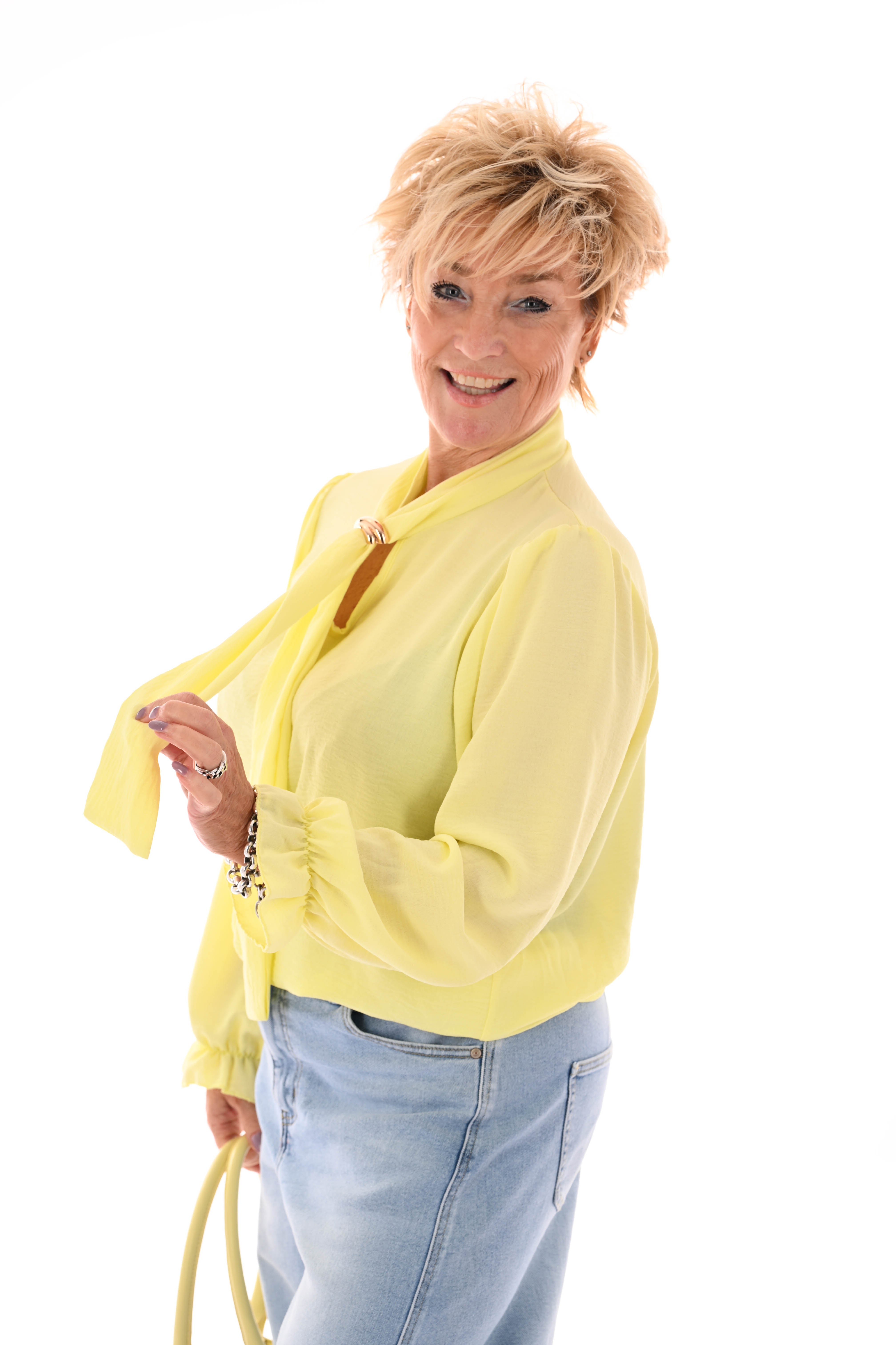 Top roezelmouwen met hals detail uni lichtgeel