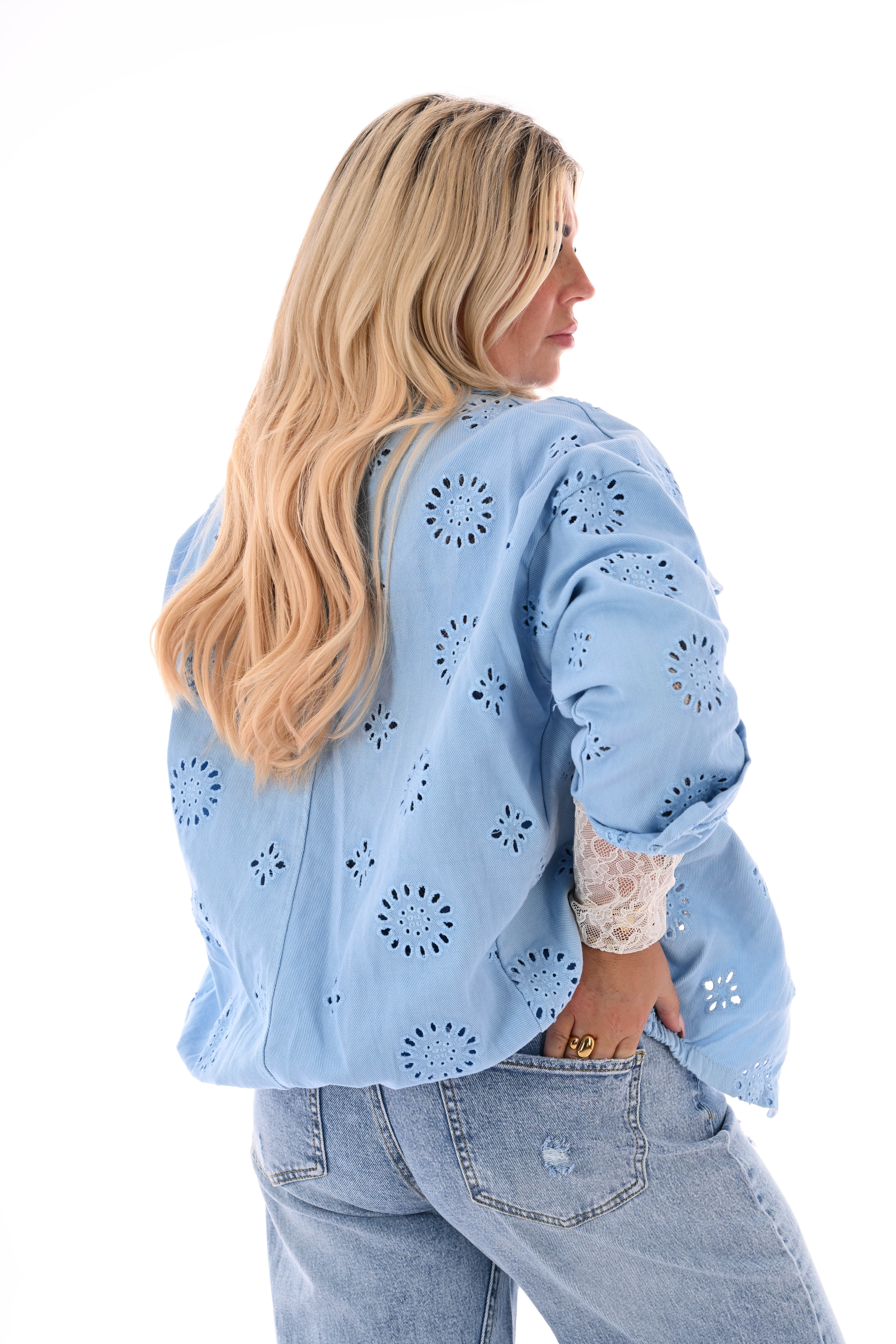 Jasje broderie met borstzakken lichtblauw