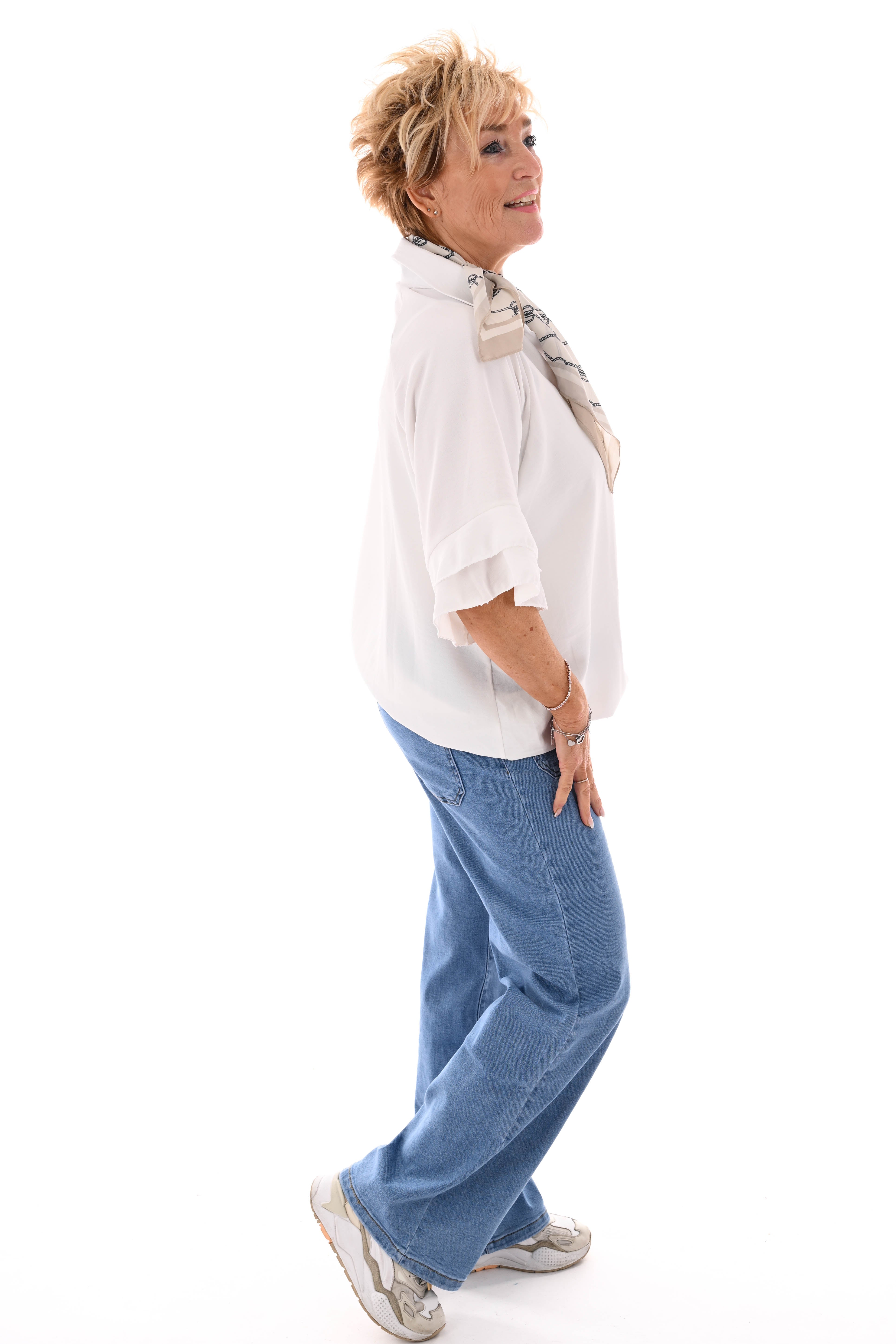 Top v-hals met korte roezelmouwen roomwit