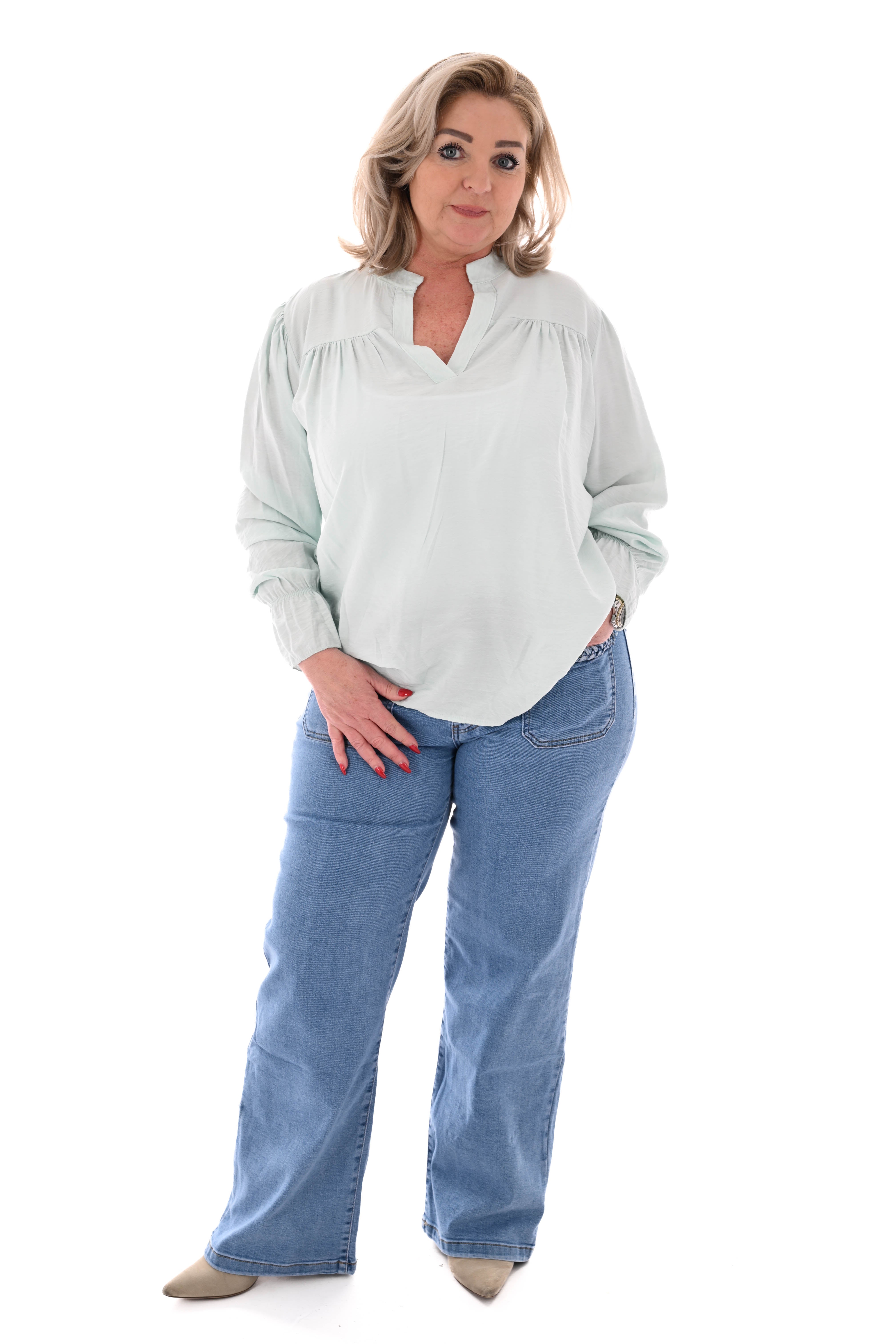 Top met roezelmouwen en v-hals mintgroen