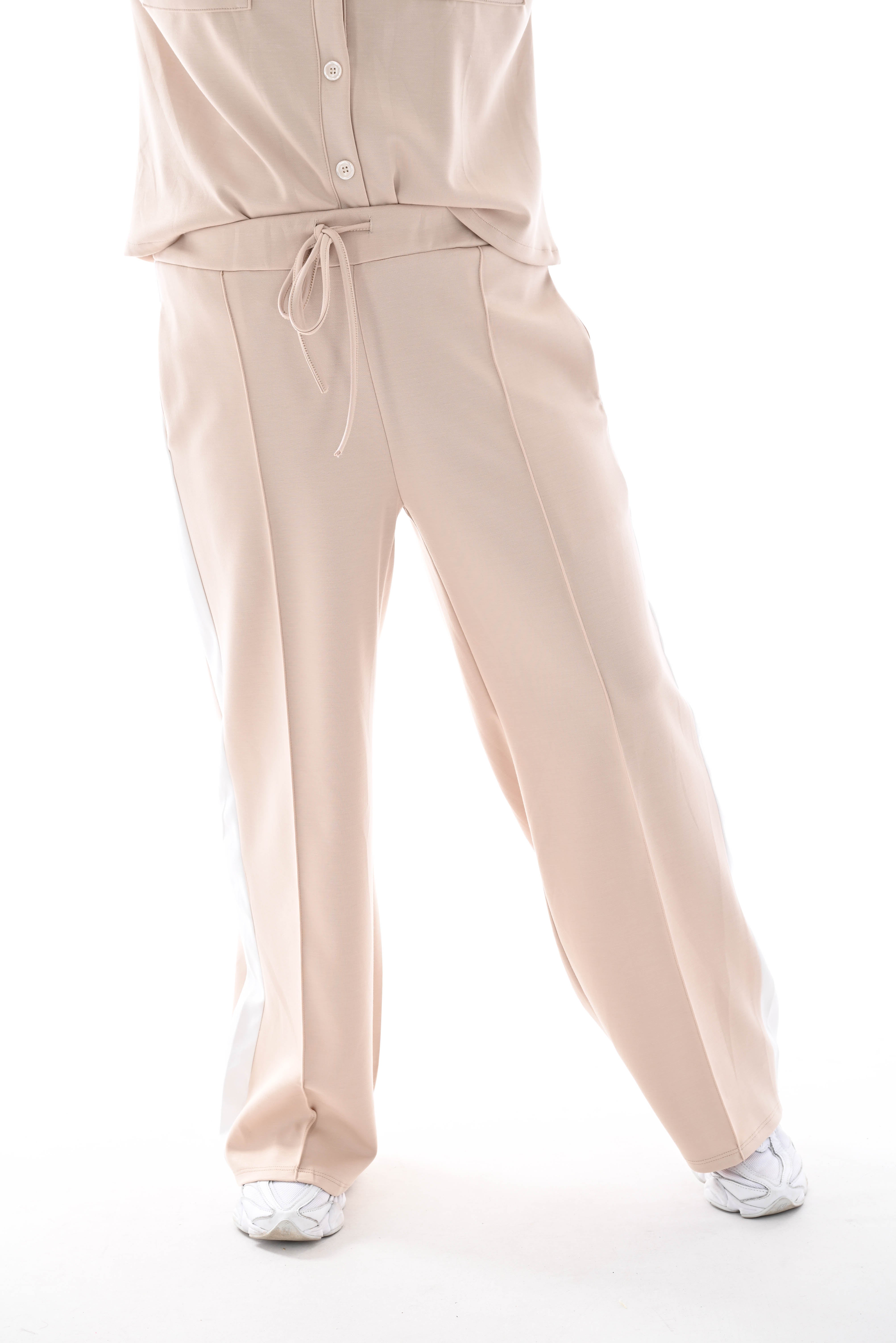 Tweedelig pak blouse met bies beige