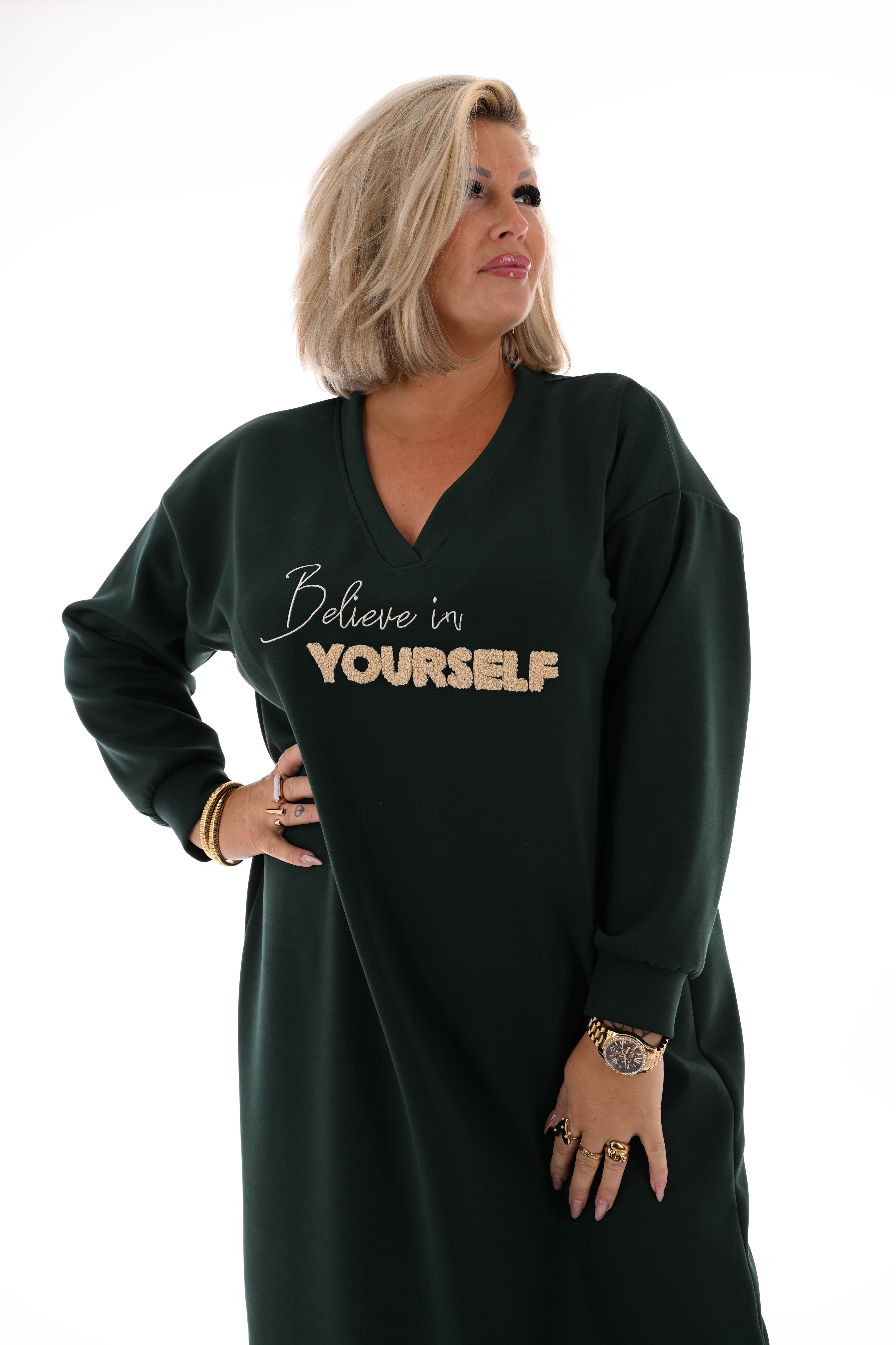 Sweaterdress believe in yourself donkergroen