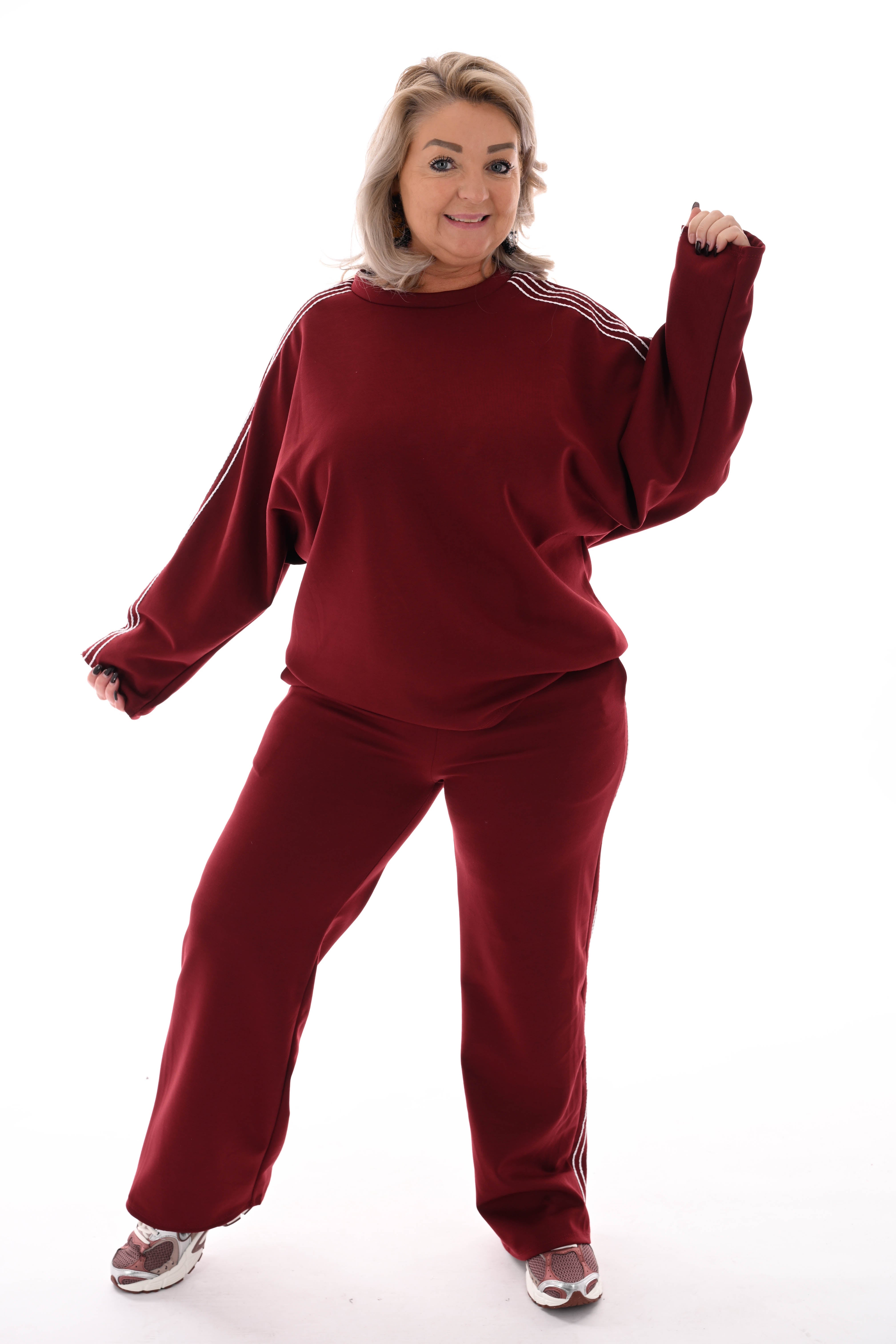 Tweedelig pak witte sierbies bordeaux