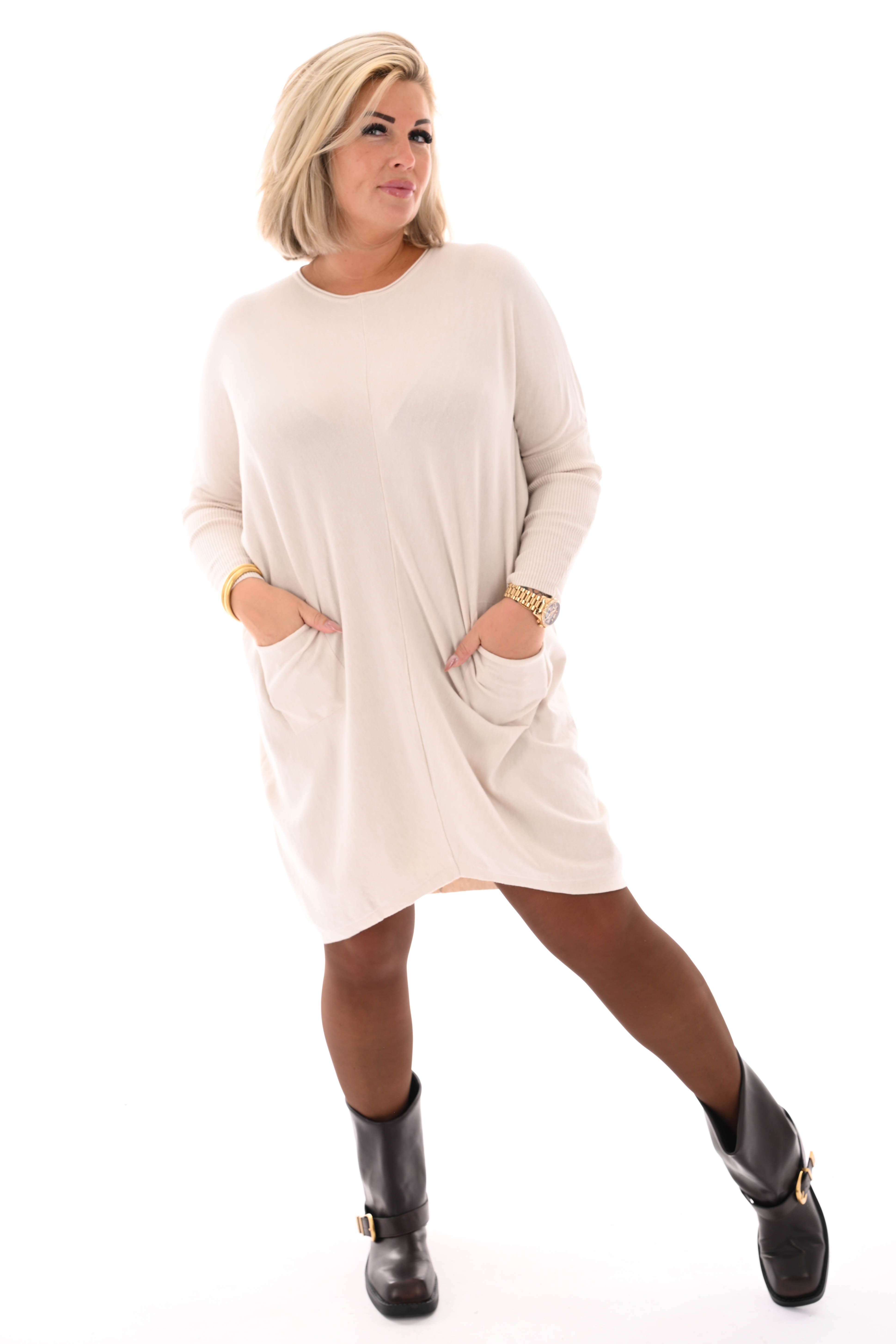 Basic trui met zakjes creme