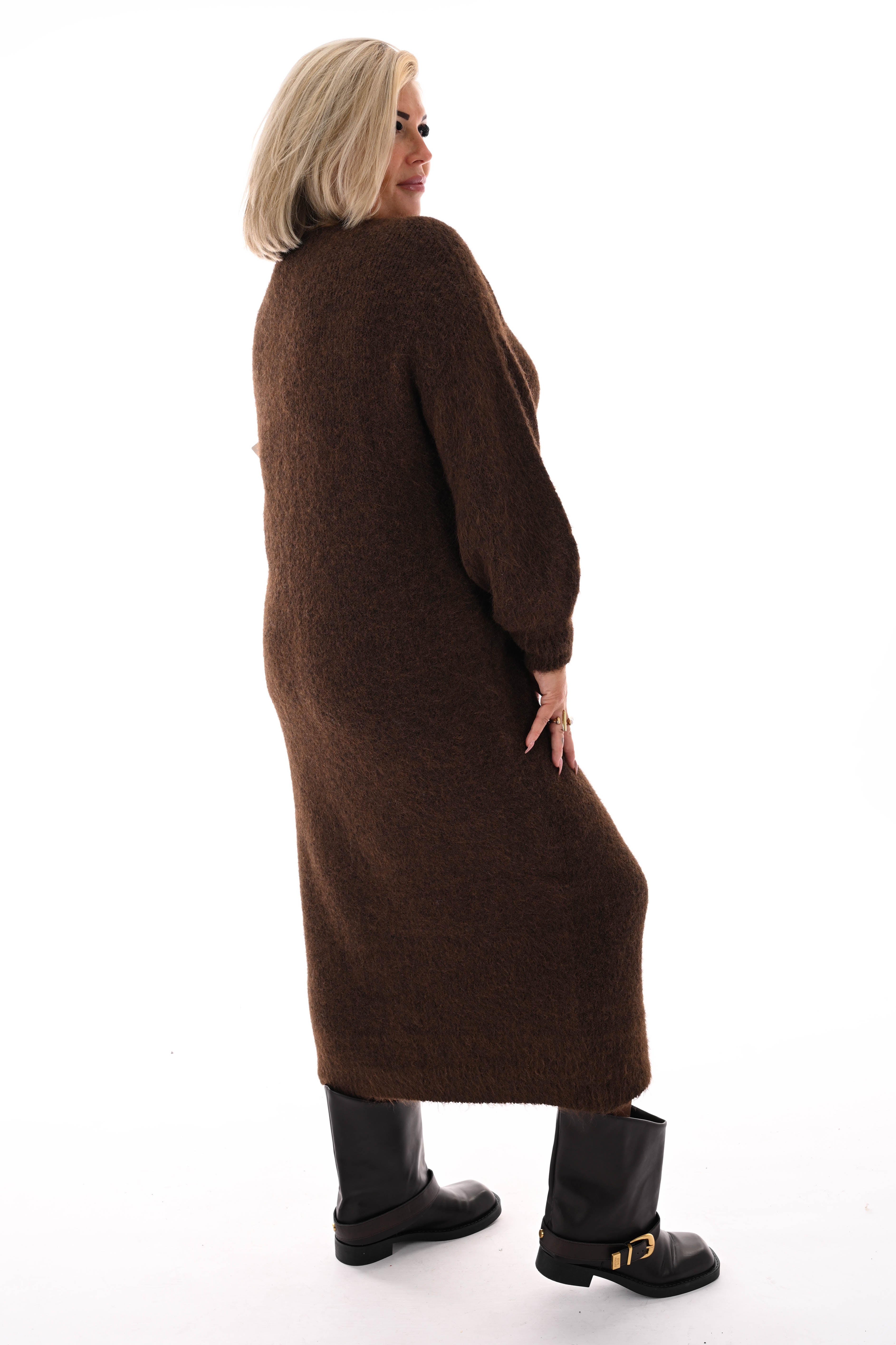 Jurk lang fijn gebreid v-hals bruin