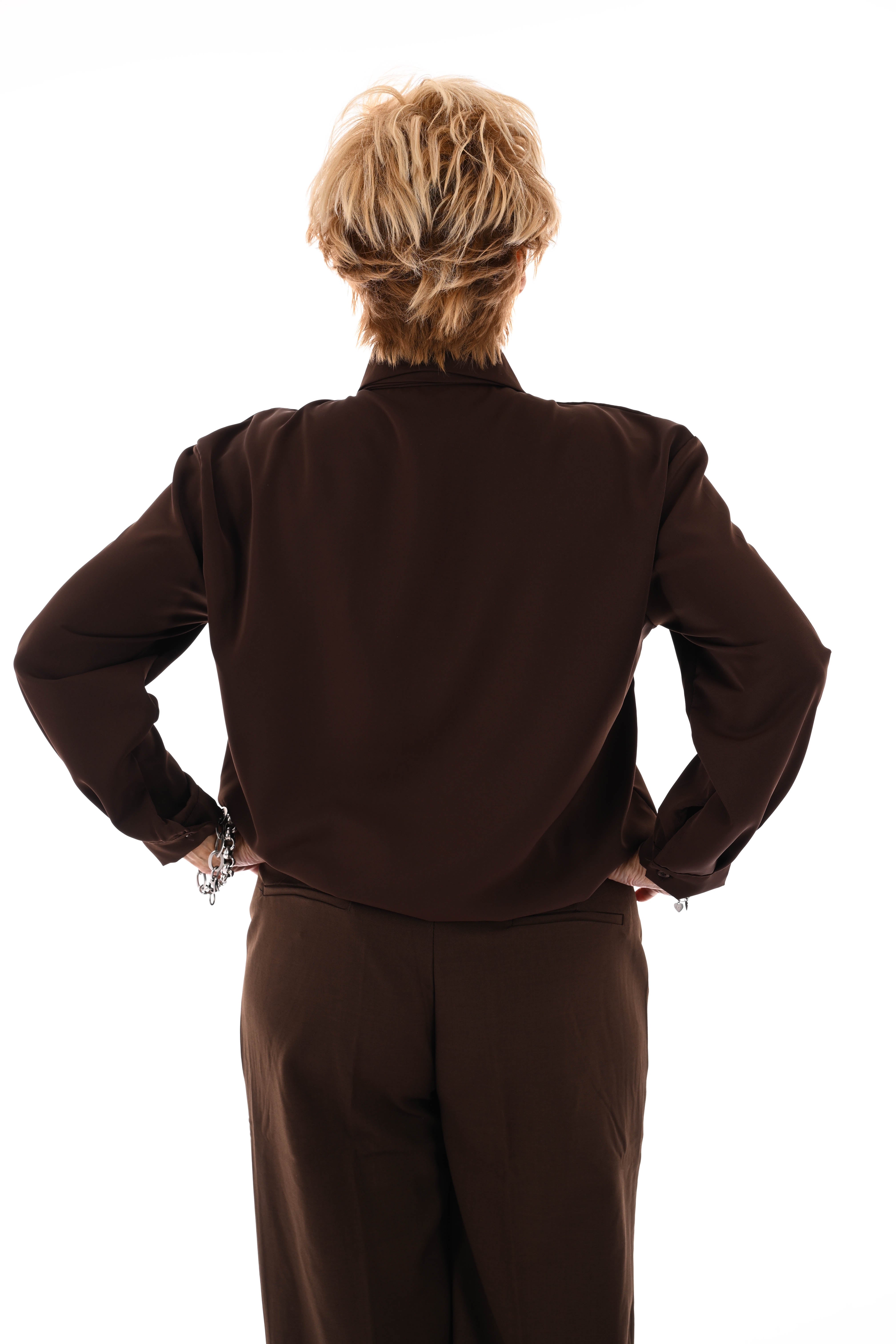 Doorknoop blouse gouden details donkerbruin