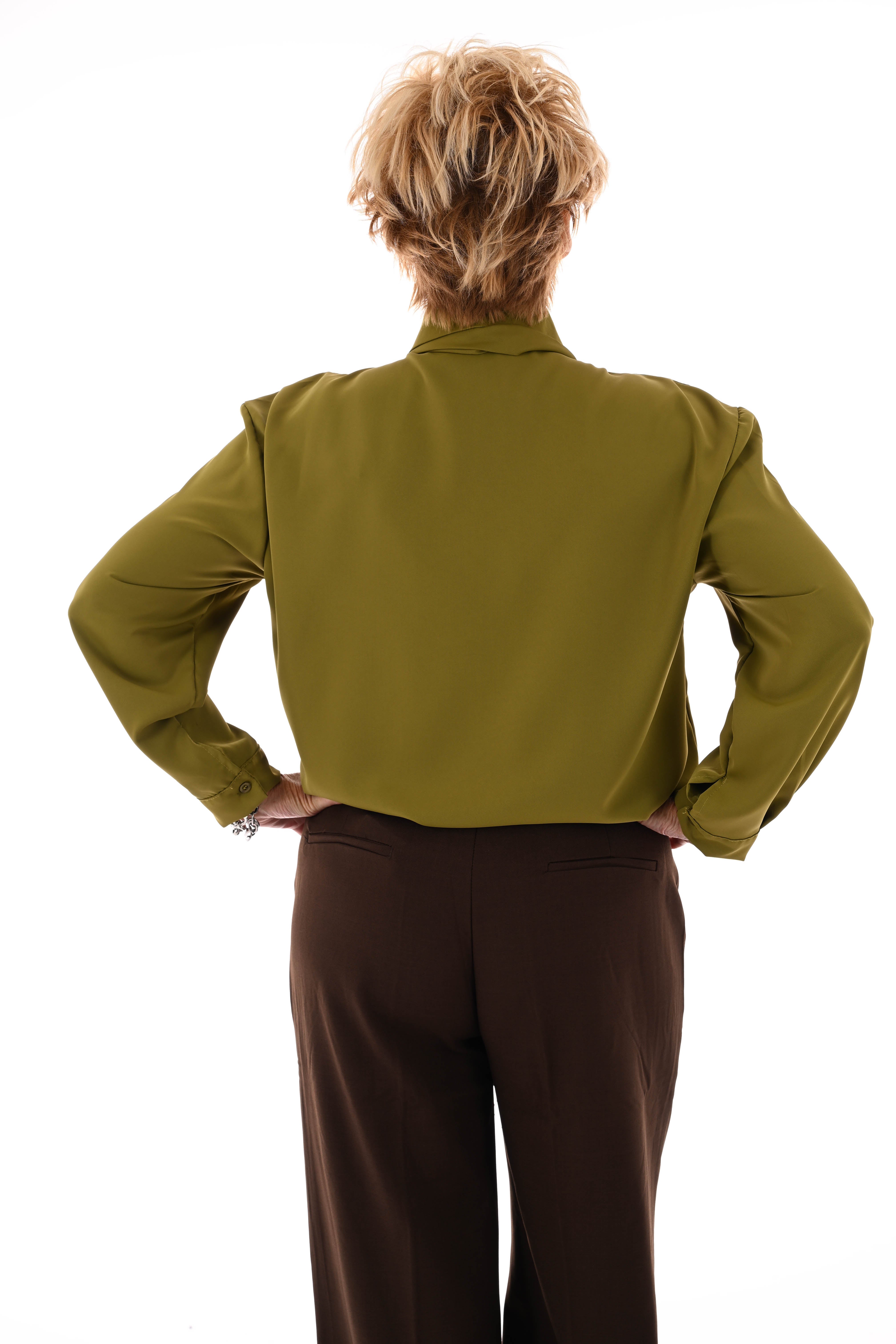 Doorknoop blouse gouden details groen