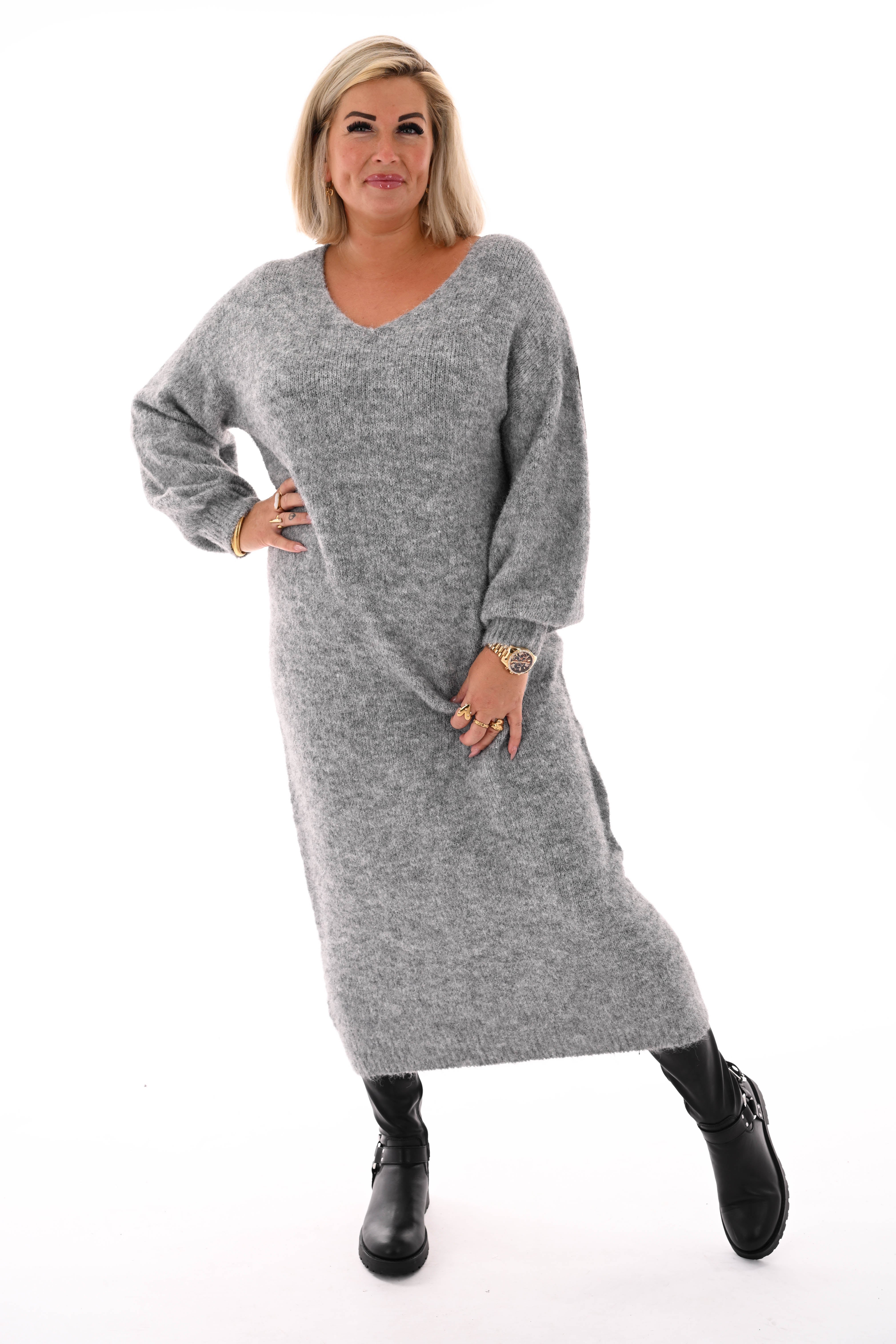 Jurk lang fijn gebreid v-hals grijs