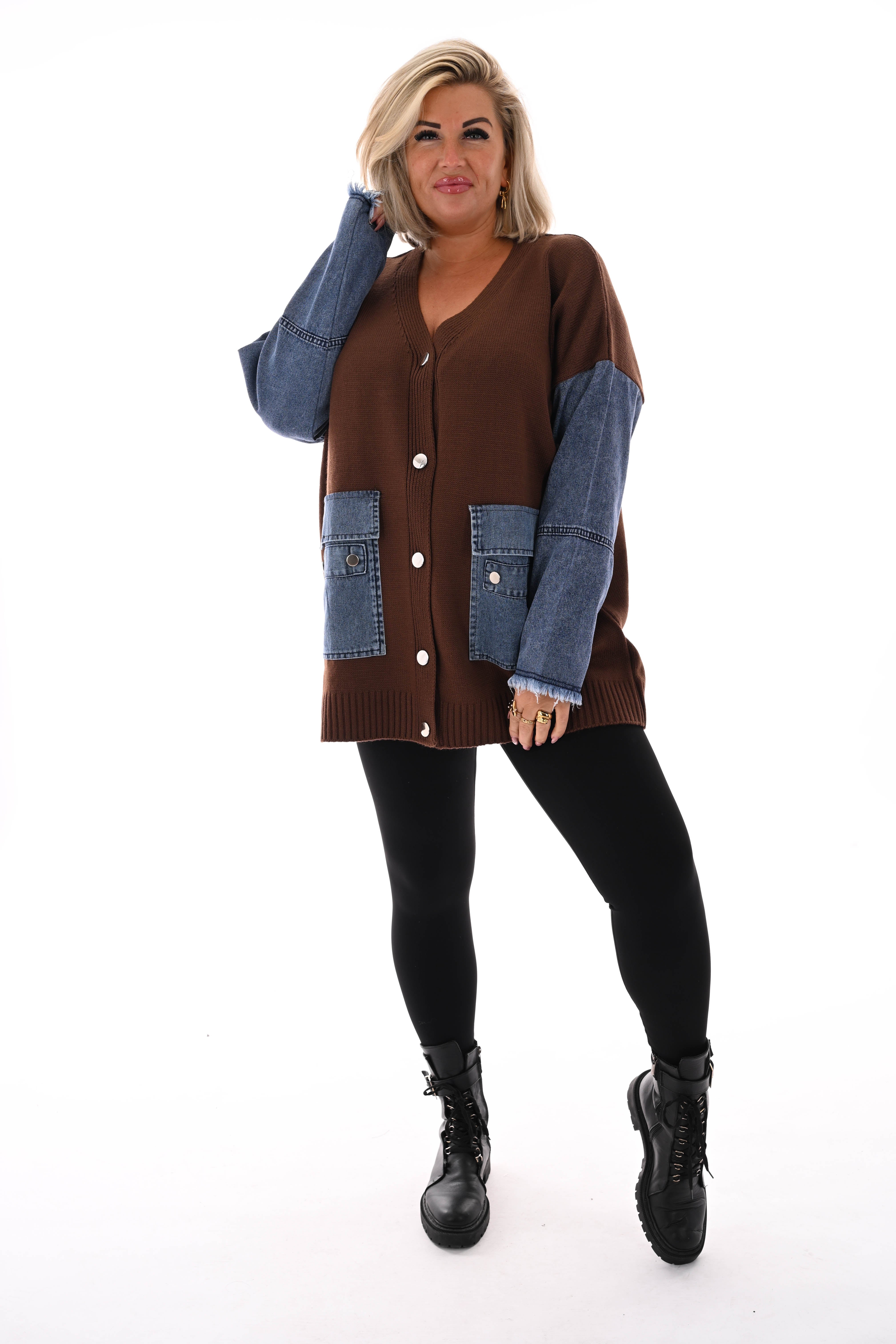 Gebreid vest met jeans bruin