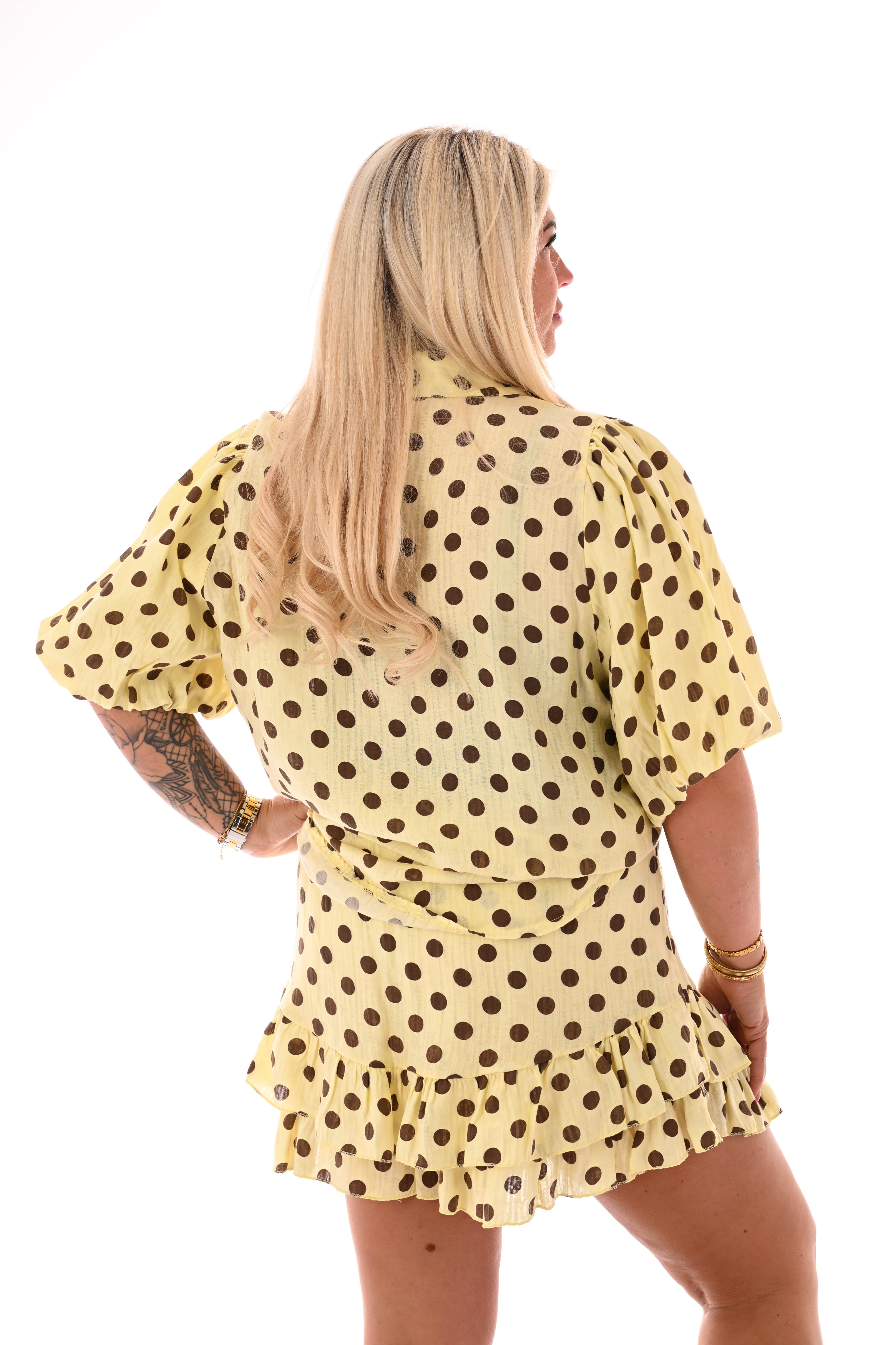 Twinset dots en roezelshort lichtgeel