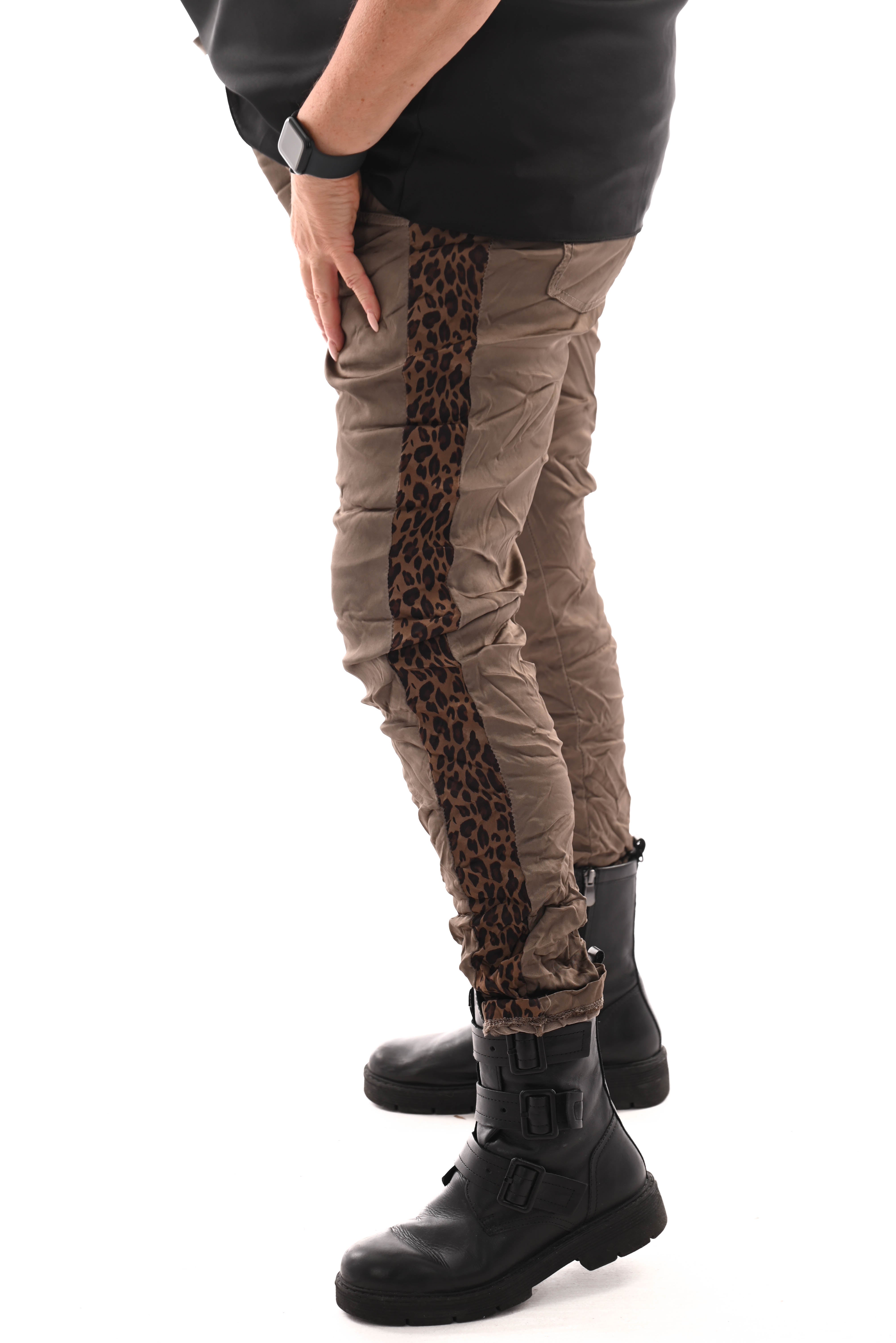 Silky stretchbroek panterbies taupe