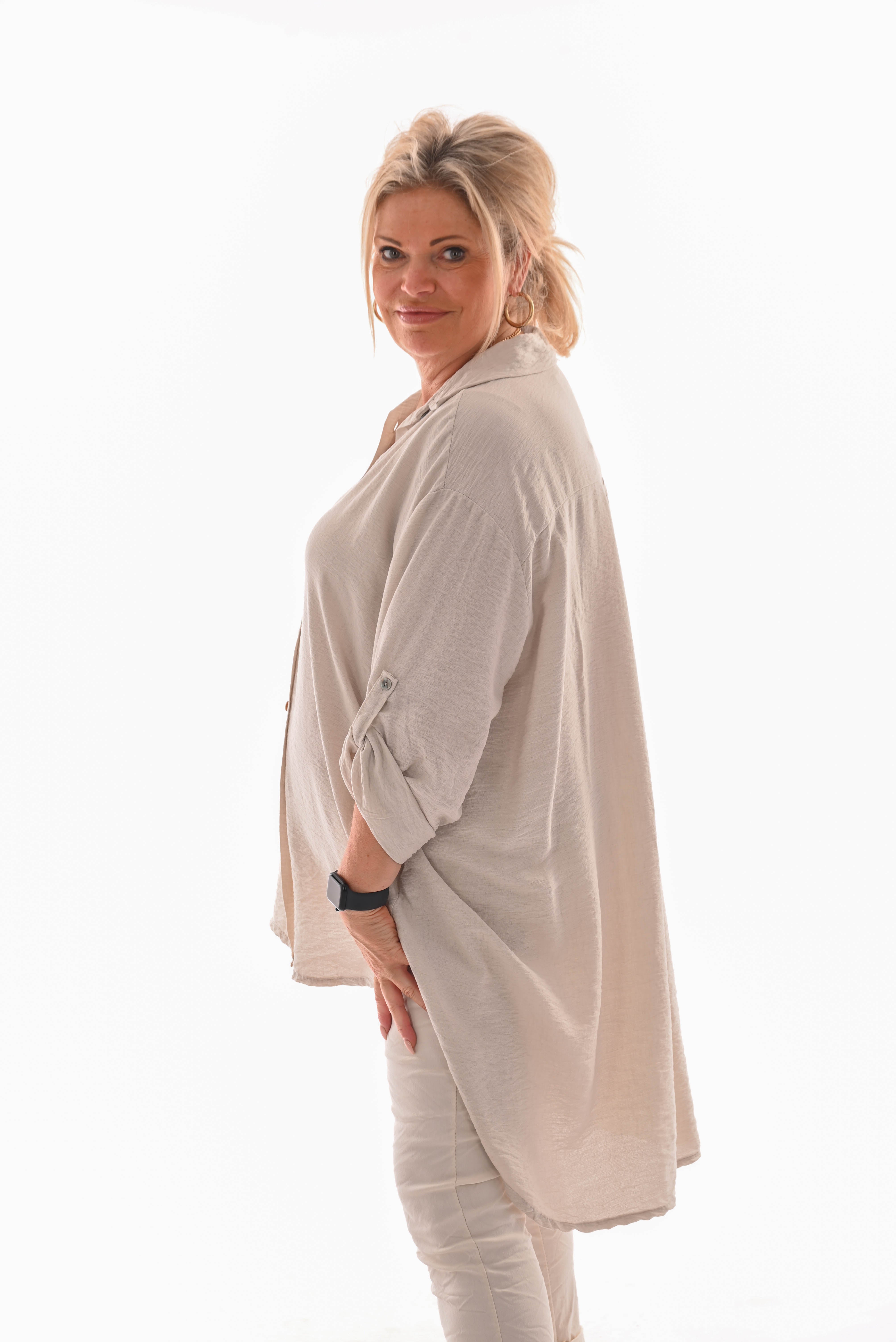 Doorknoop blouse crepe ophaalmouwen beige