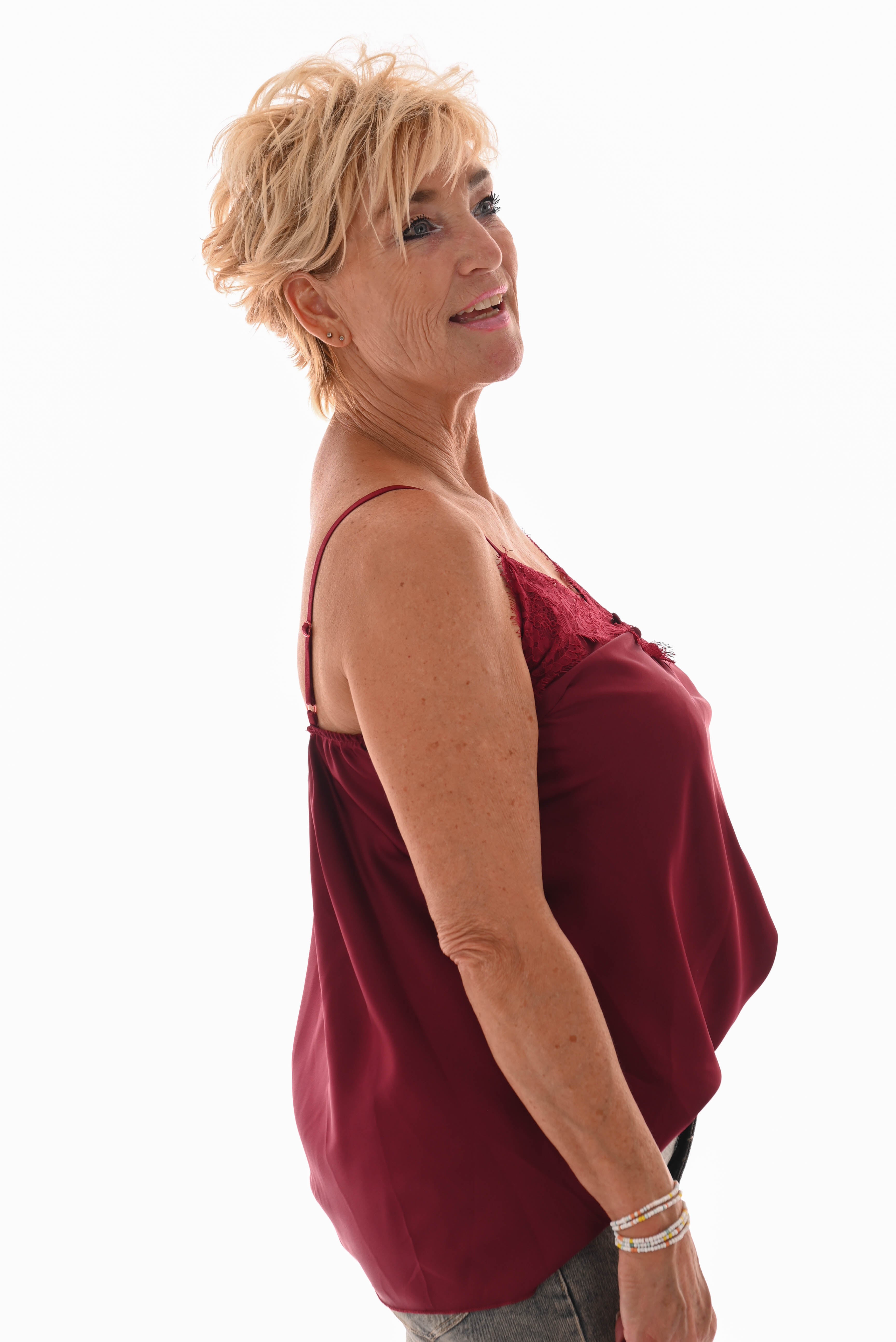Silky hemdje kant met knoopjes bordeaux
