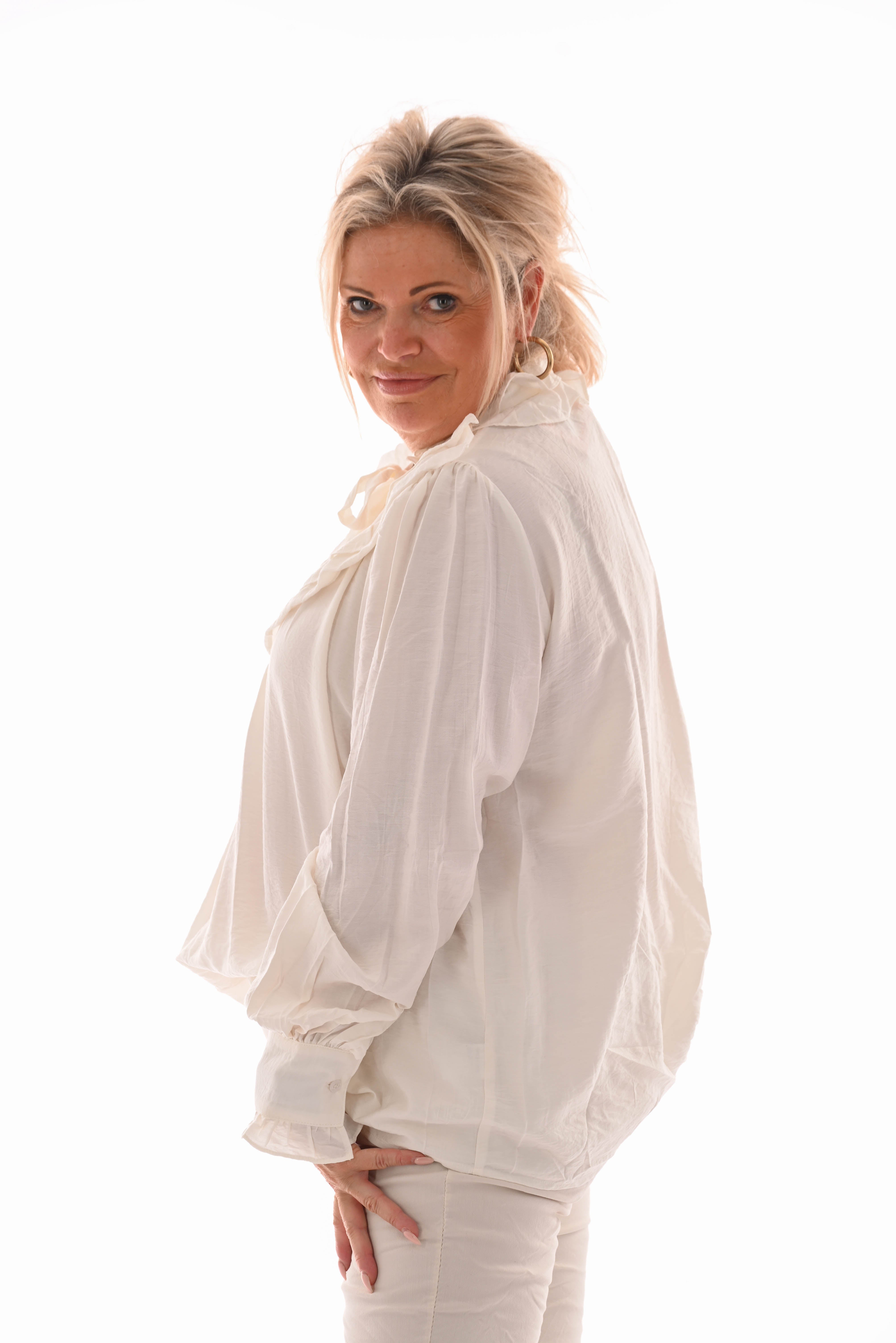 Blouse met strik en roezels roomwit