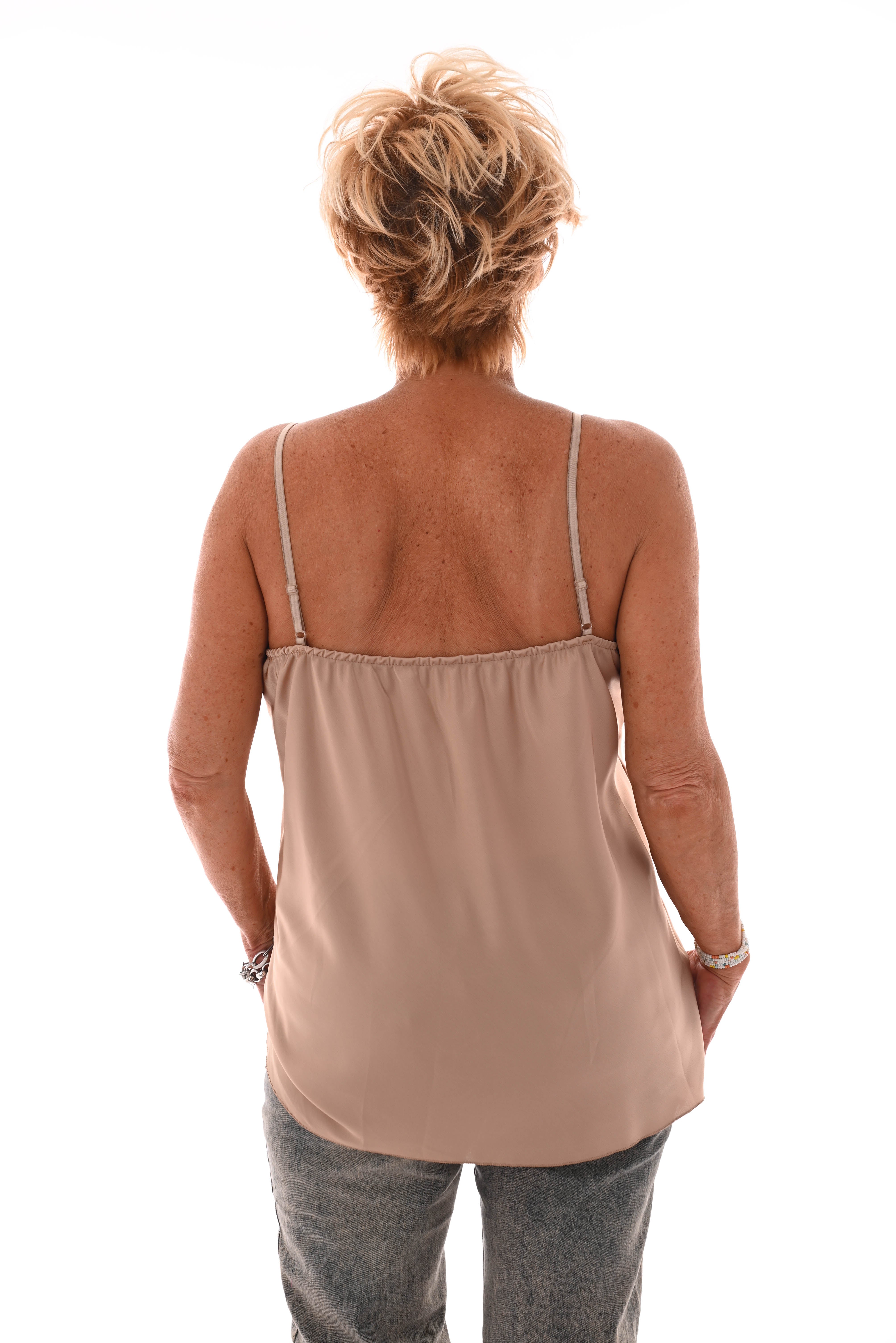 Silky hemdje kant met knoopjes beige