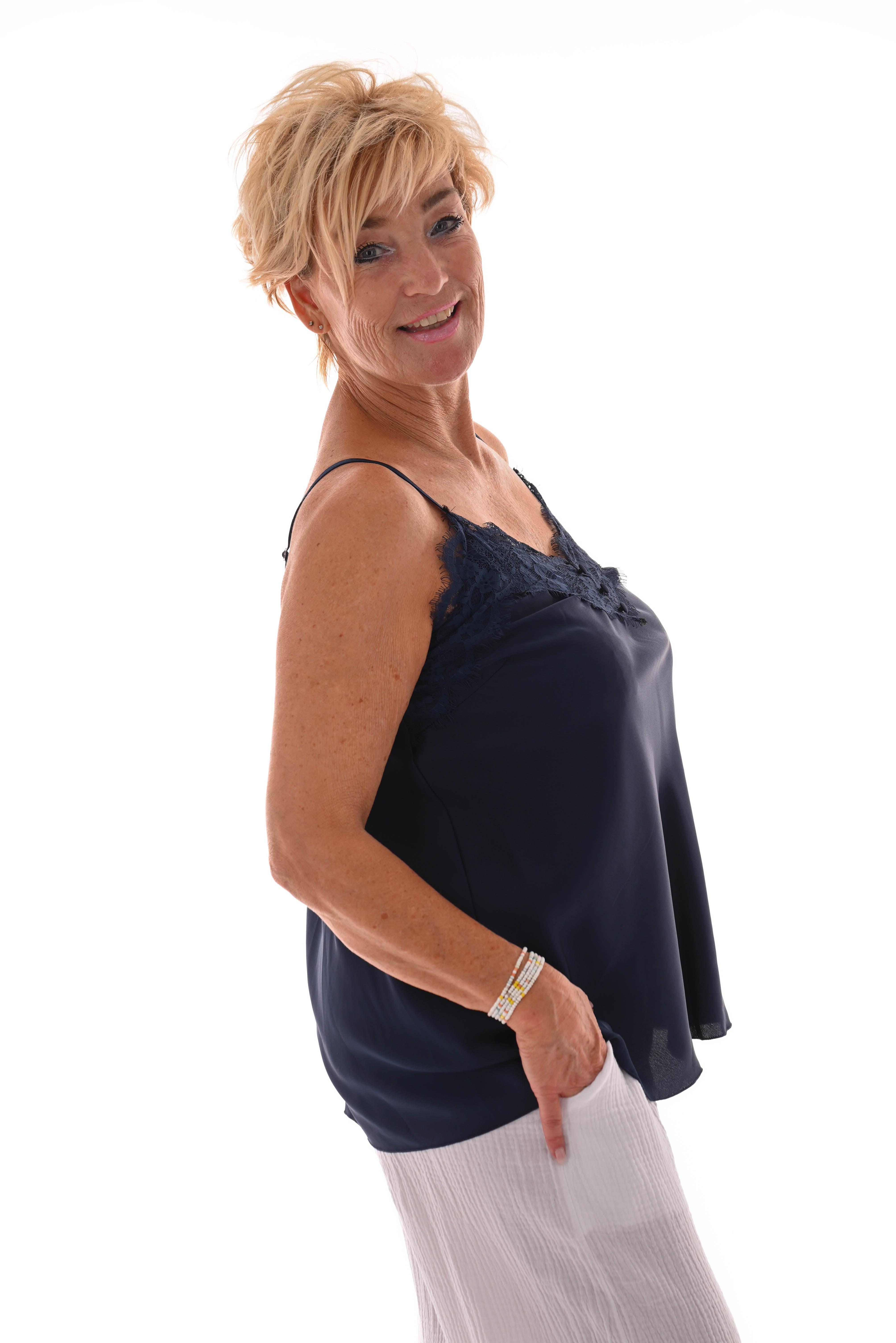 Silky hemdje kant met knoopjes marineblauw