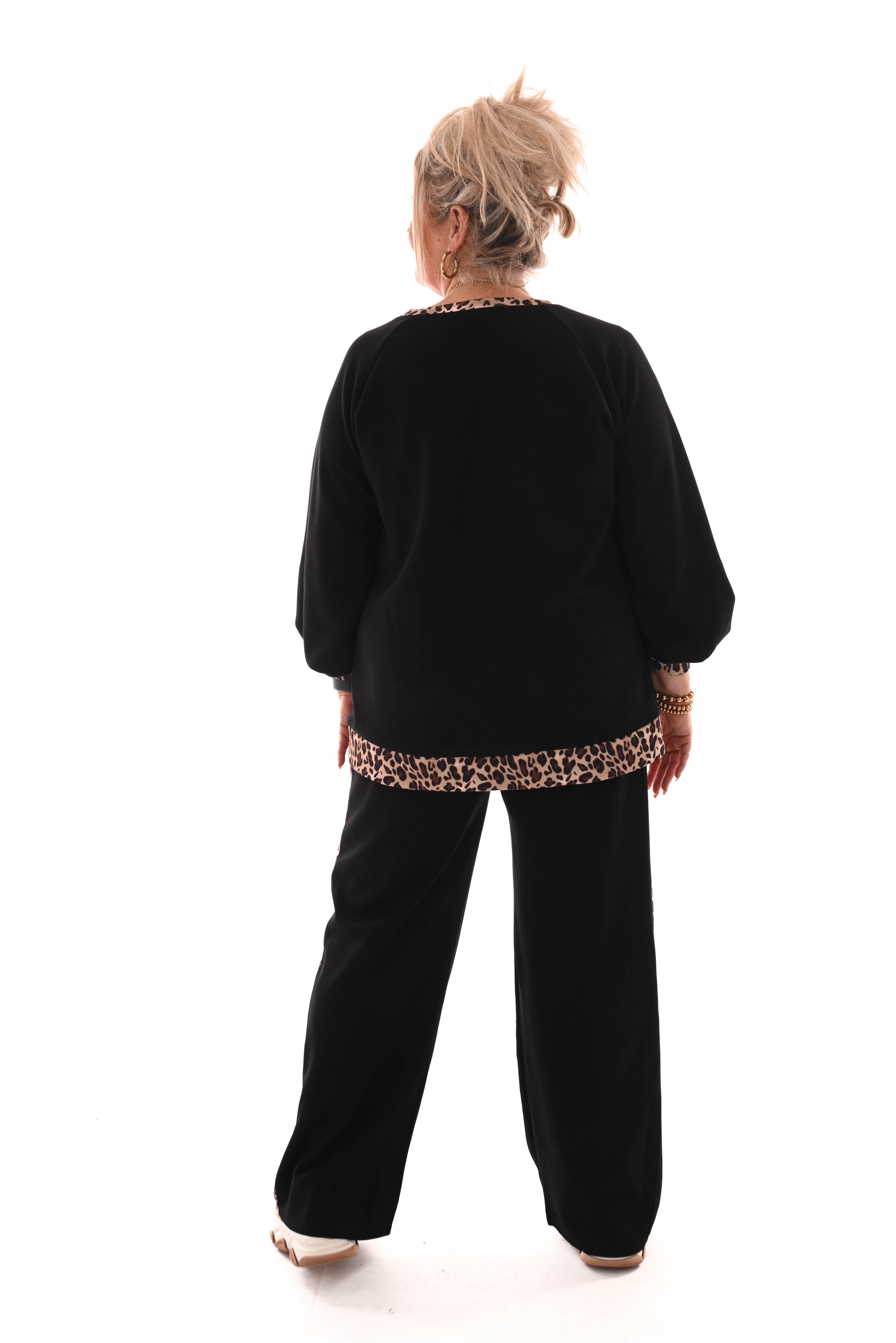 Tweedelig pak met panterbies zwart