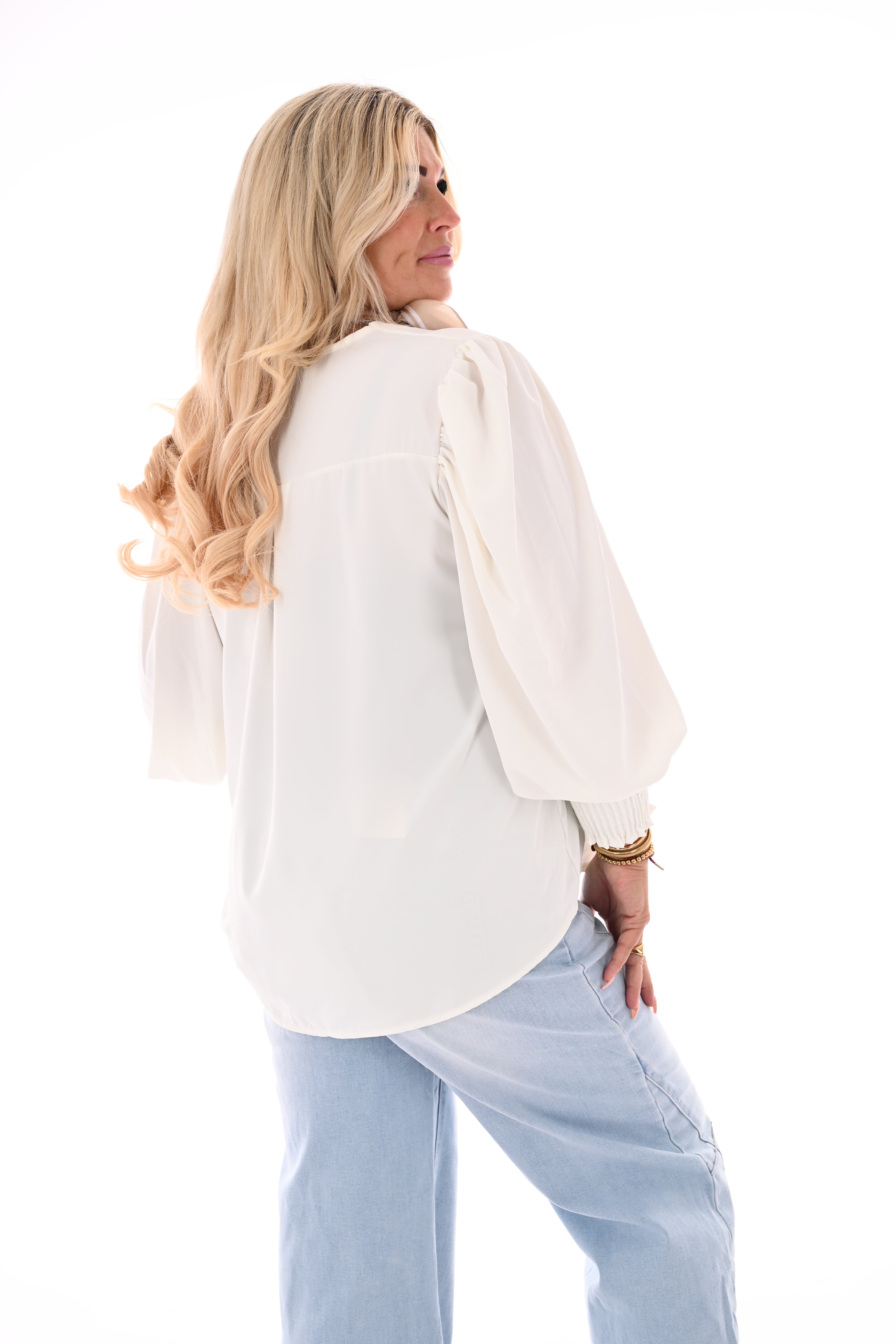 Top met v-hals en lange smockmouwen roomwit