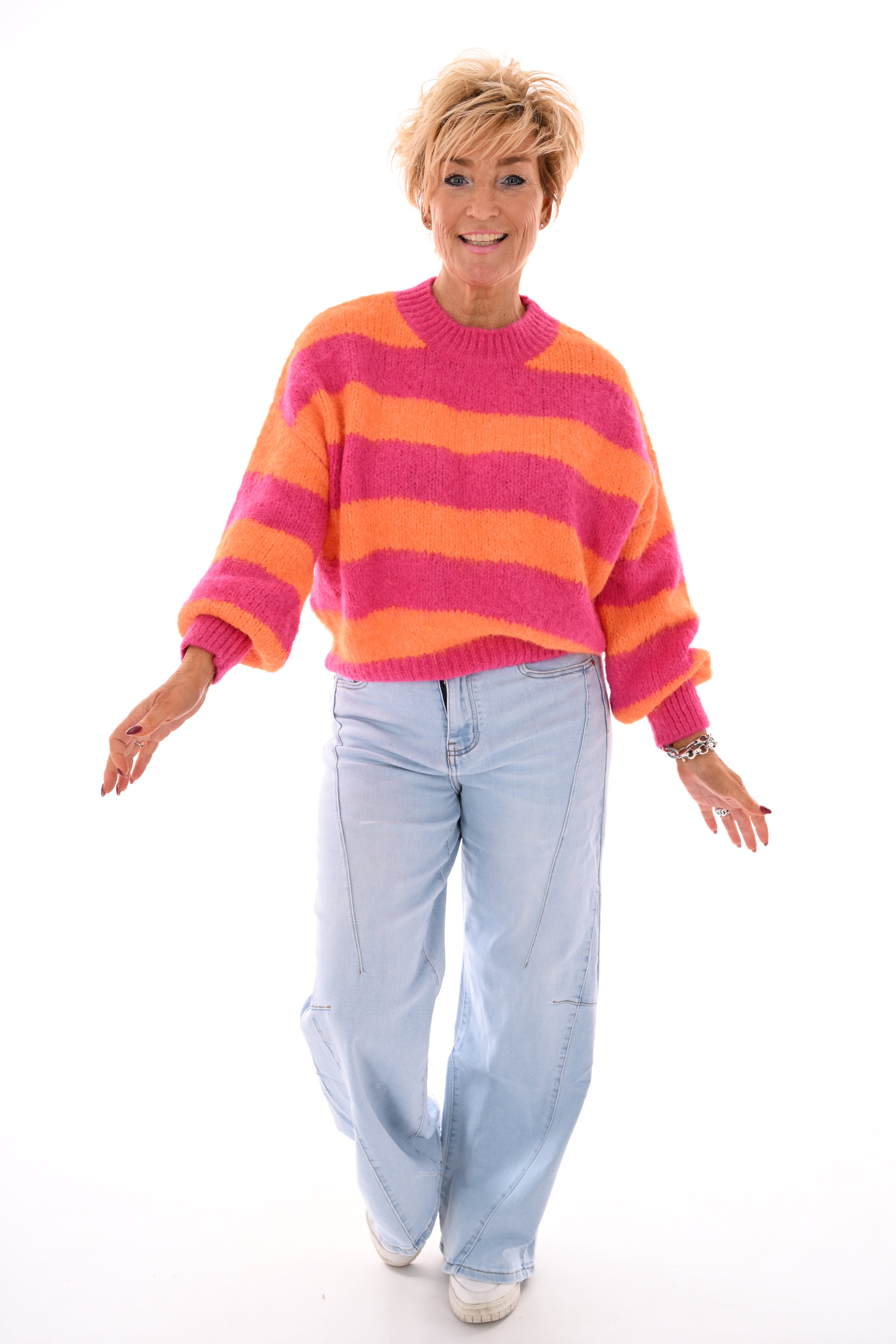 Gebreide trui strepen en pofmouwen oranje/fuchsia