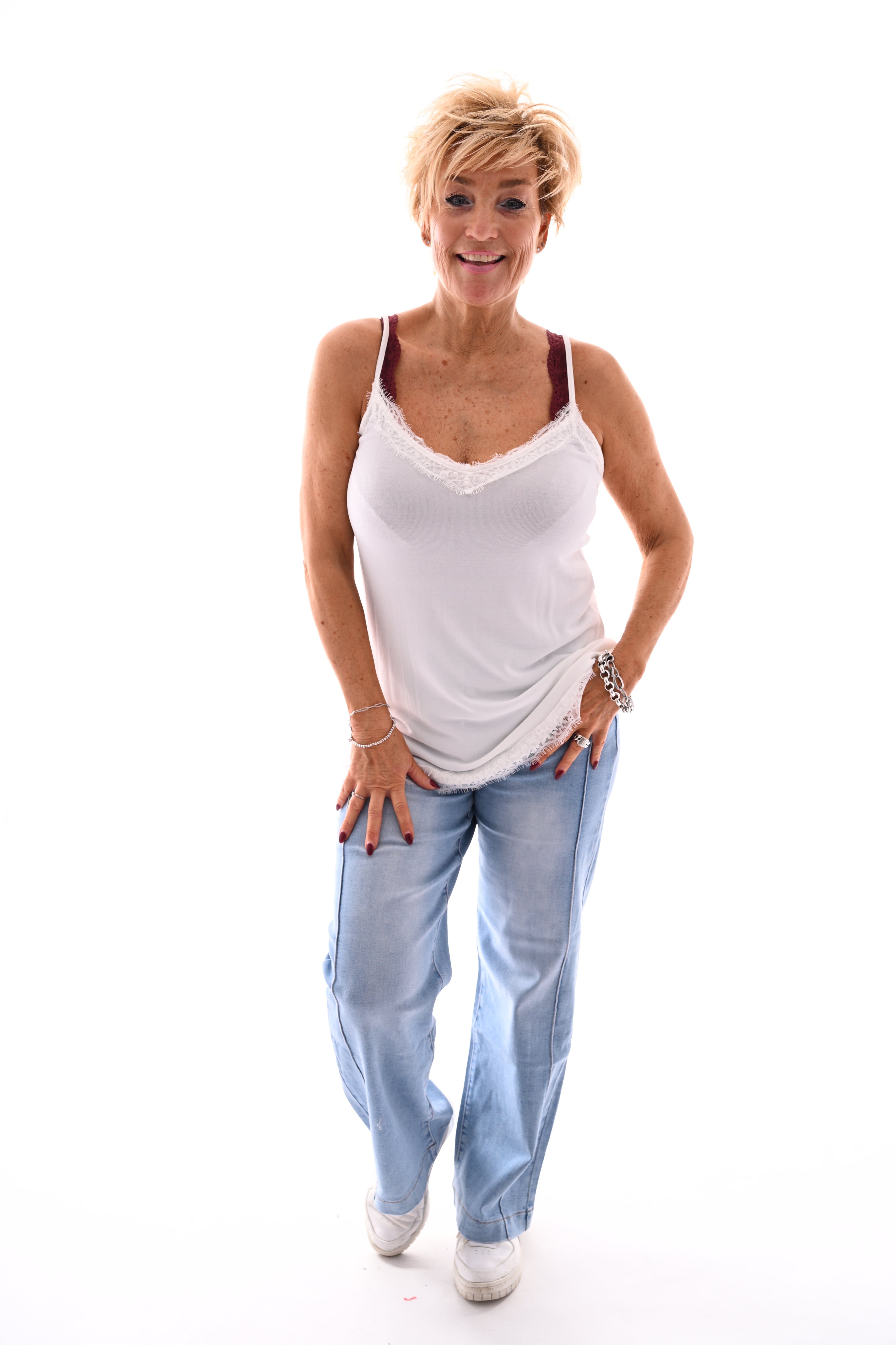 Hemdje met kanten rand roomwit