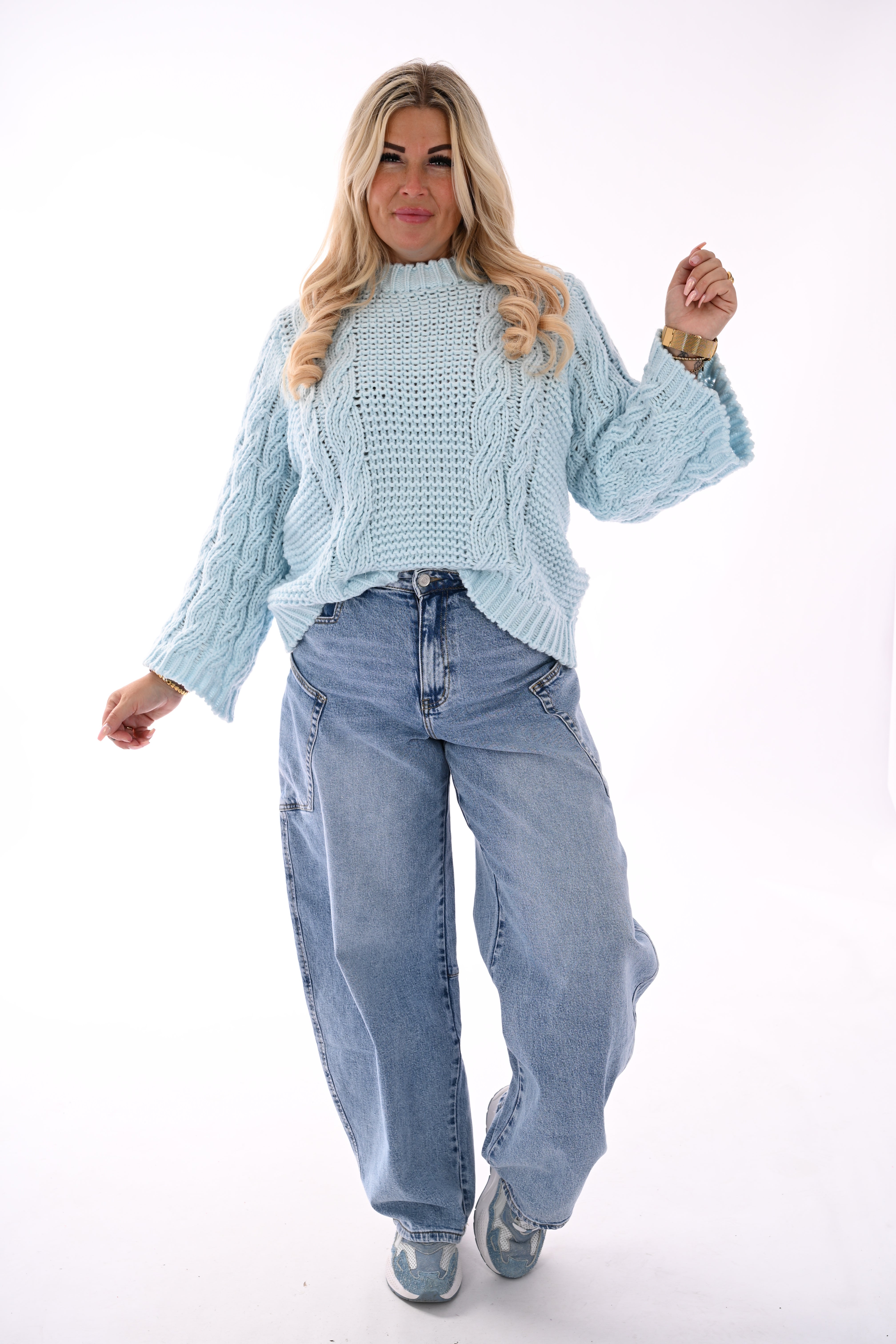 Grof gebreide trui kabels lichtblauw