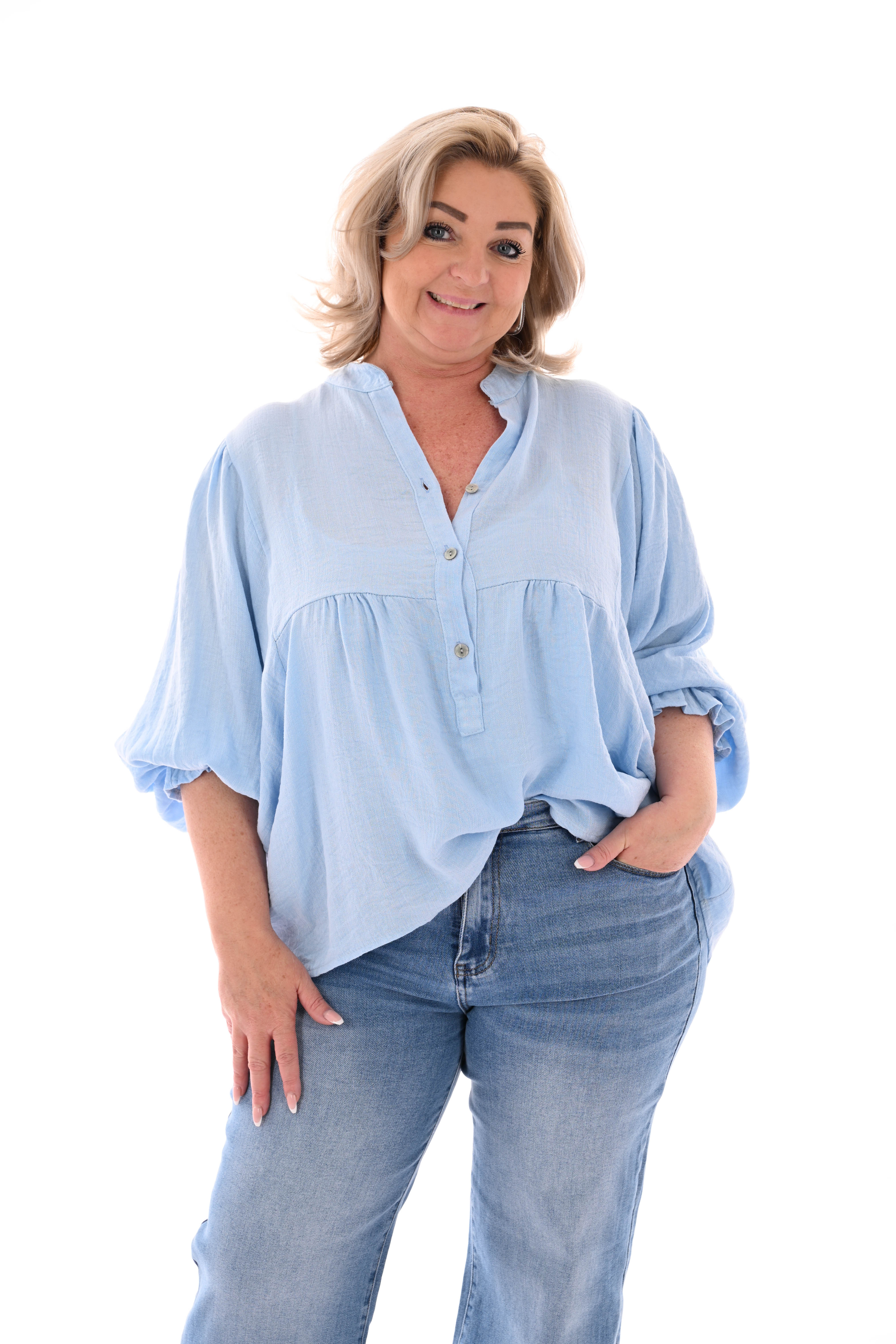 Blouse 3/4e vleermuismouw lichtblauw