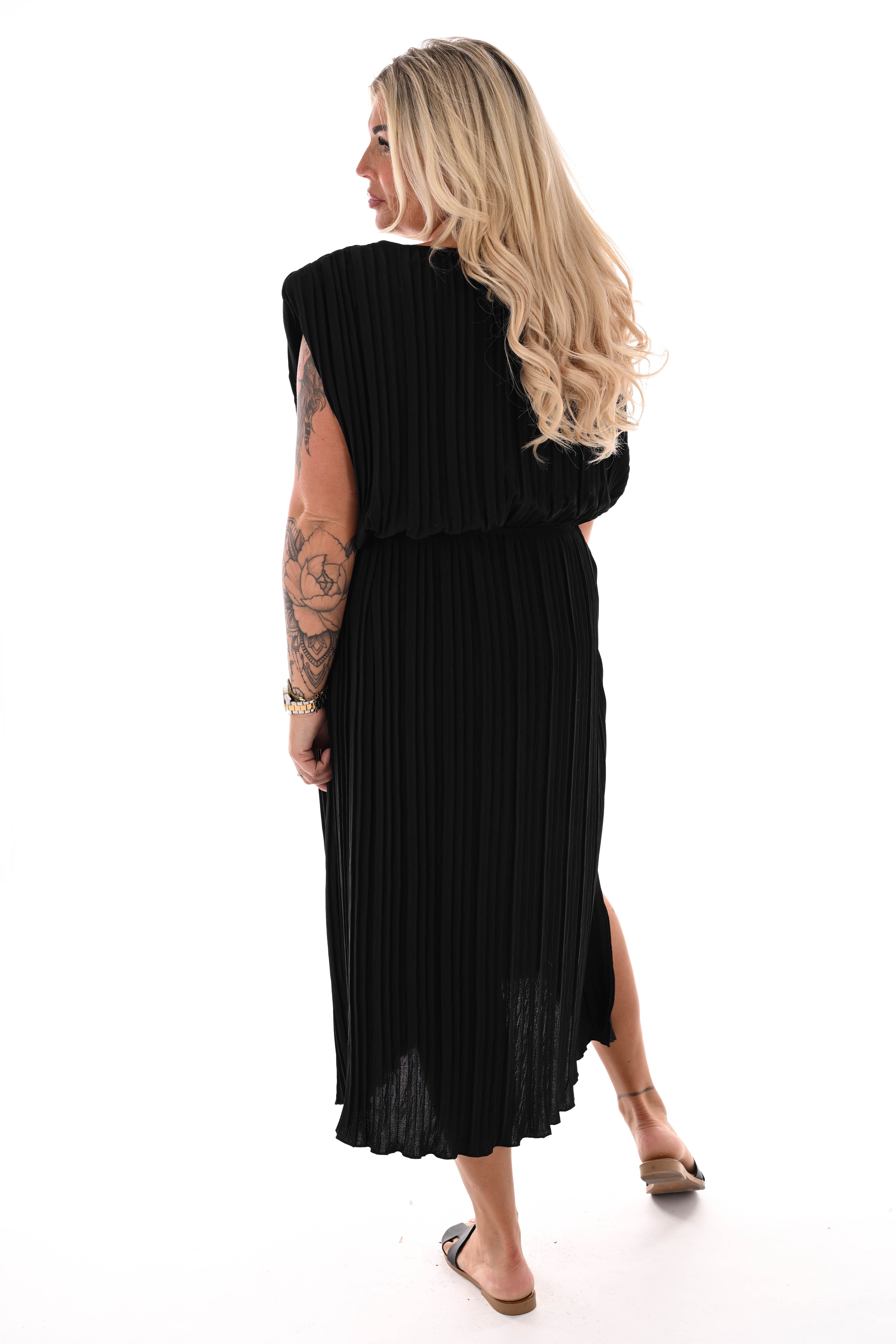 Plisse jurk met ceintuur zwart