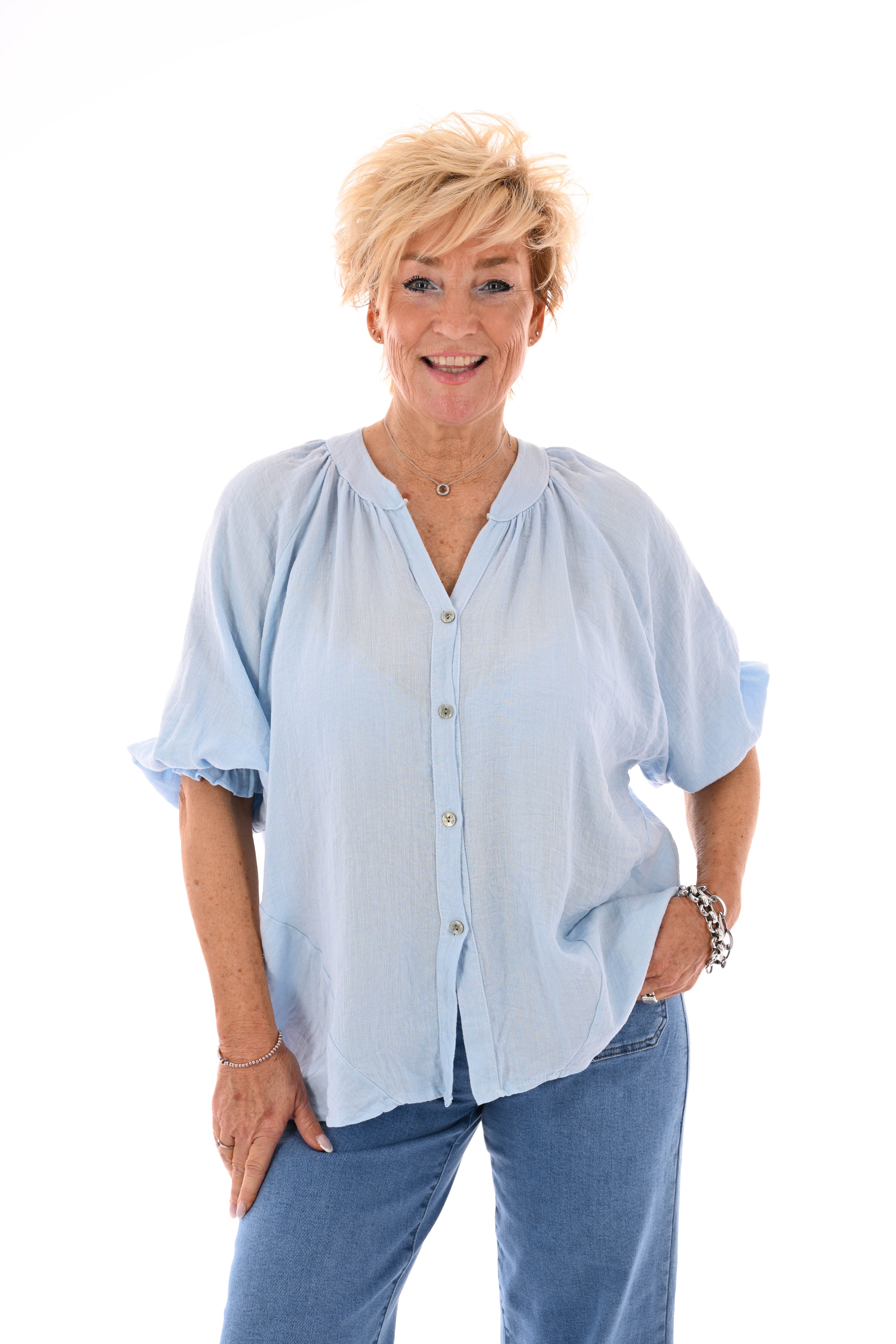 Blouse v-hals korte roezelmouwen lichtblauw