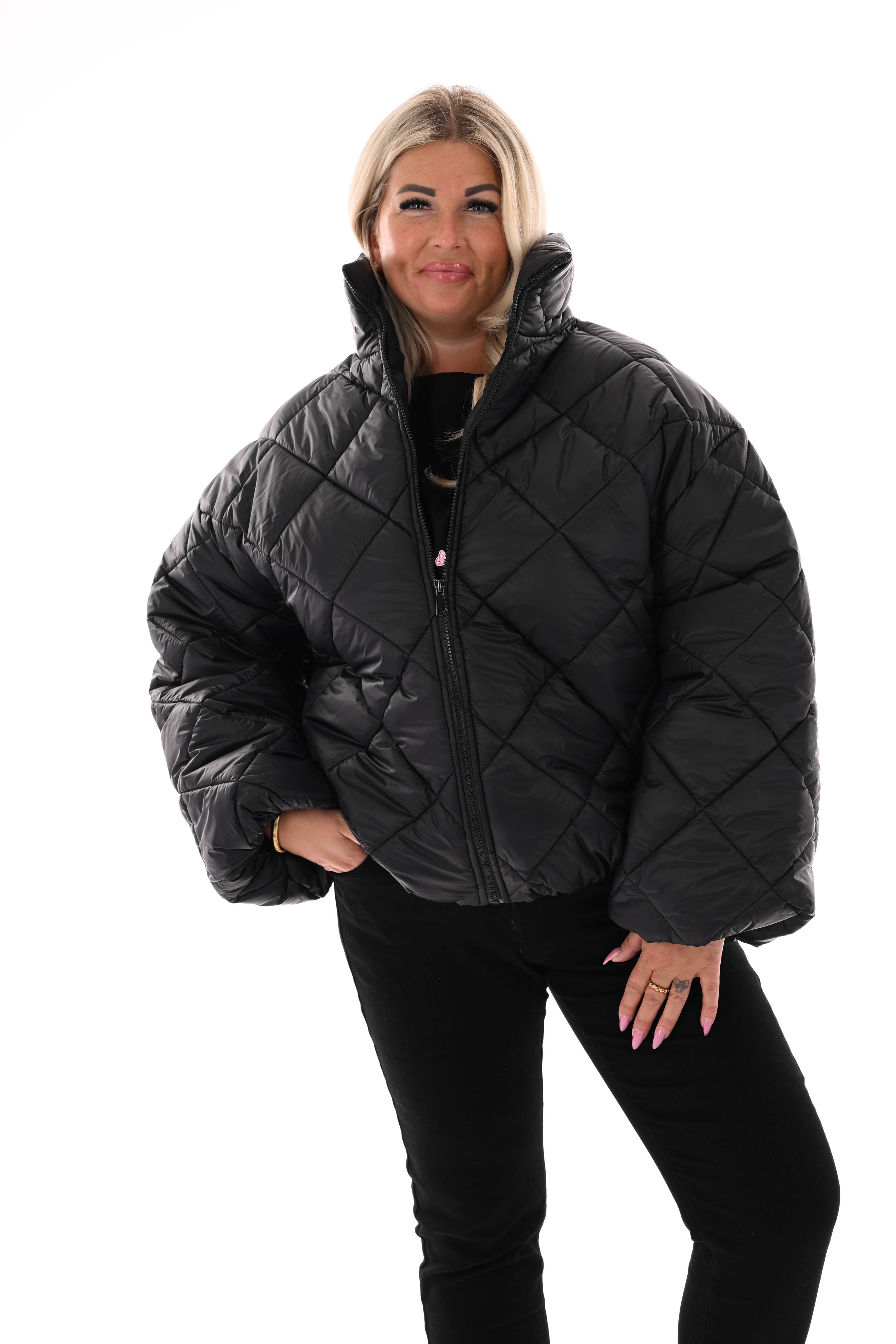 Korte jas ruit met pofmouwen zwart