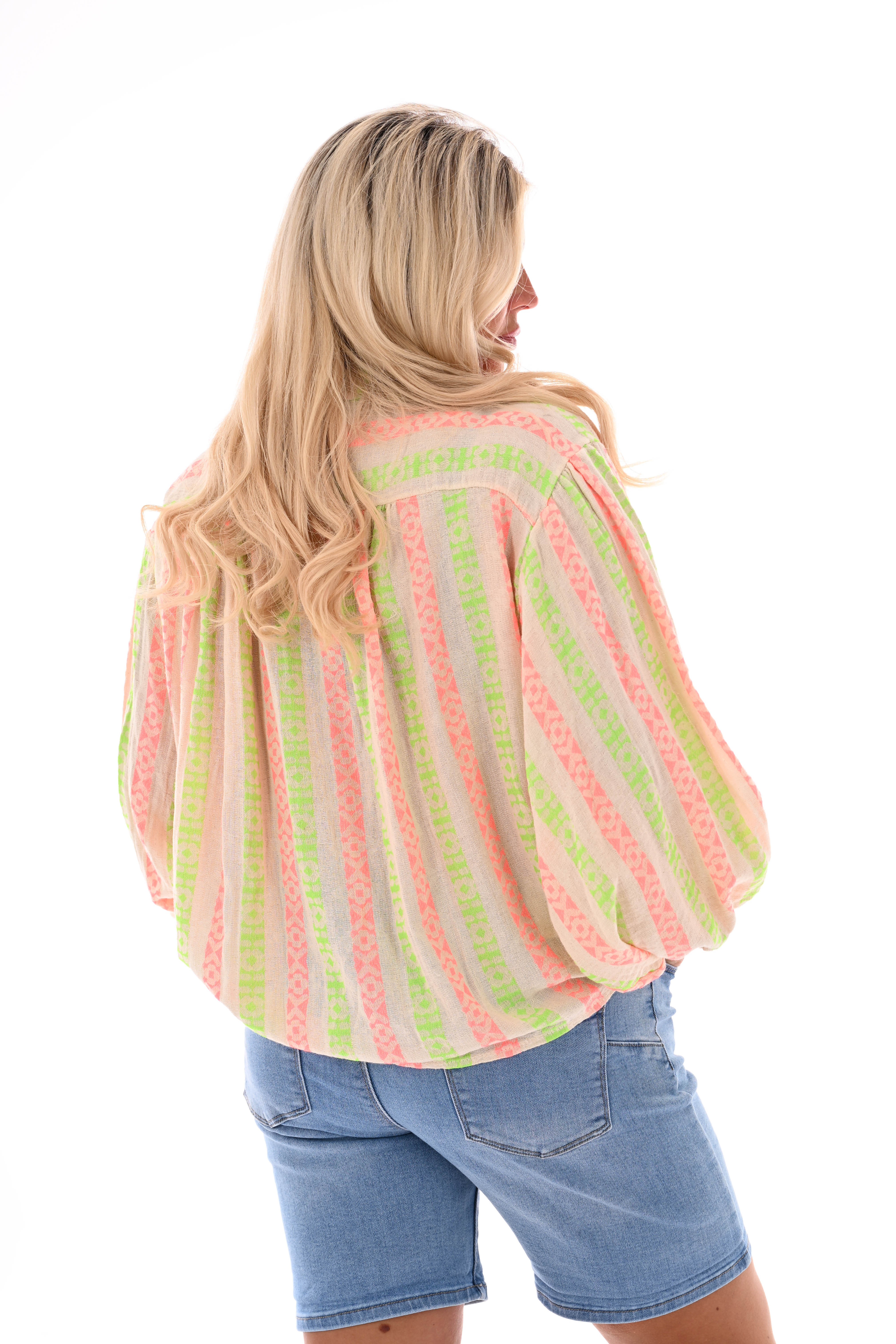 Doorknoop blouse pofmouwen aztec groen/roze