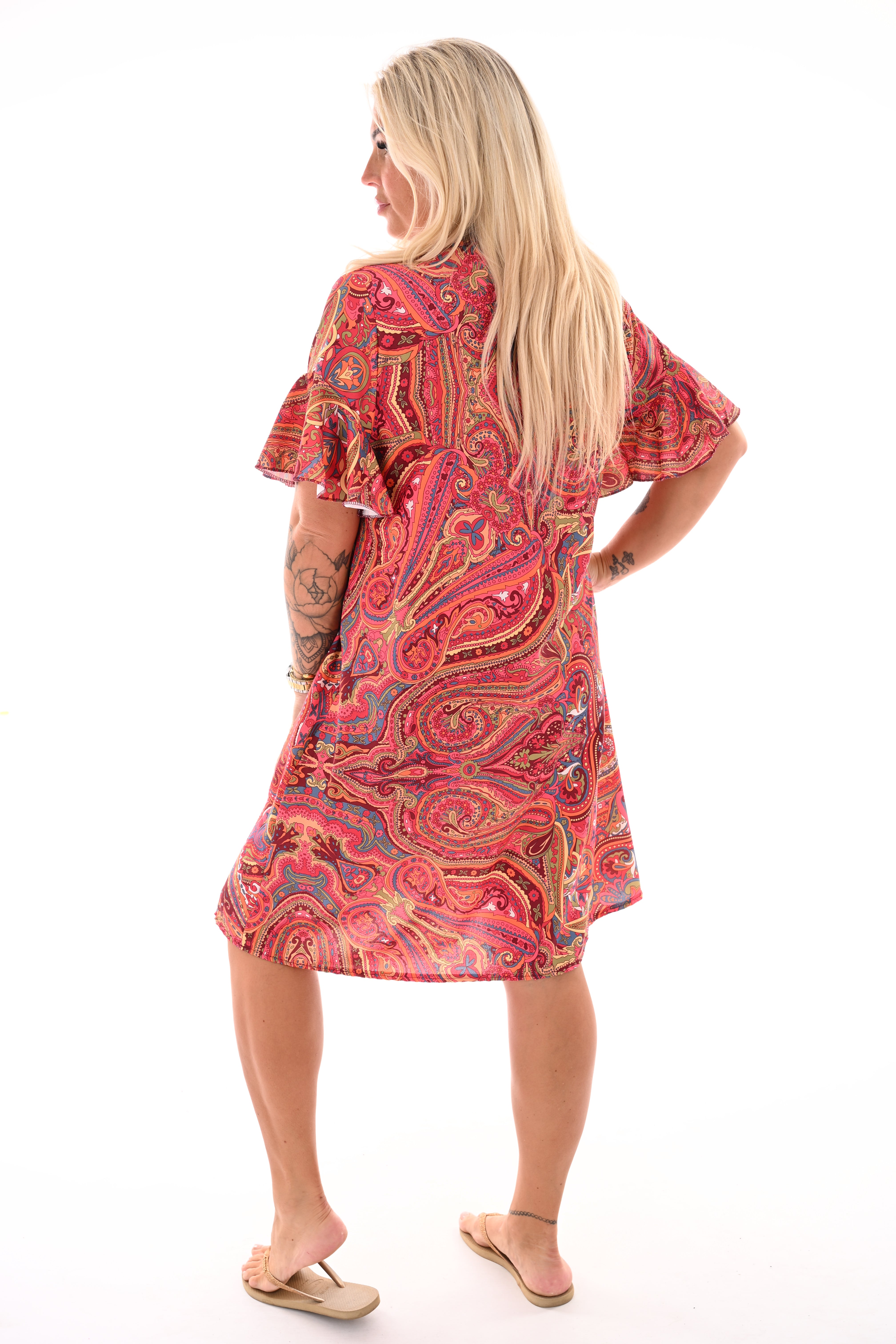 Jurk v-hals korte roezelmouwen print paisley rood/roze