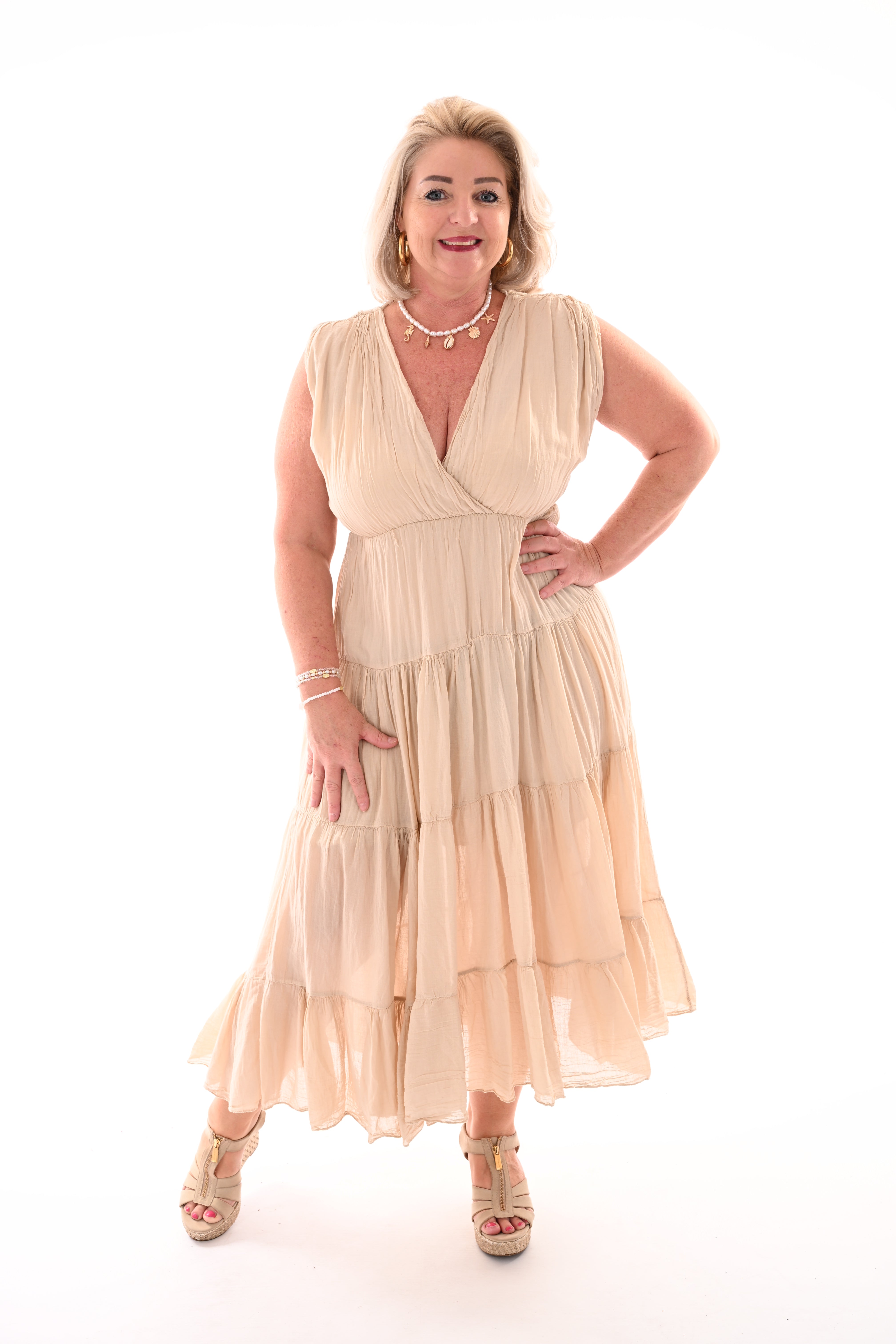 Lange jurk diepe v-hals met stroken beige