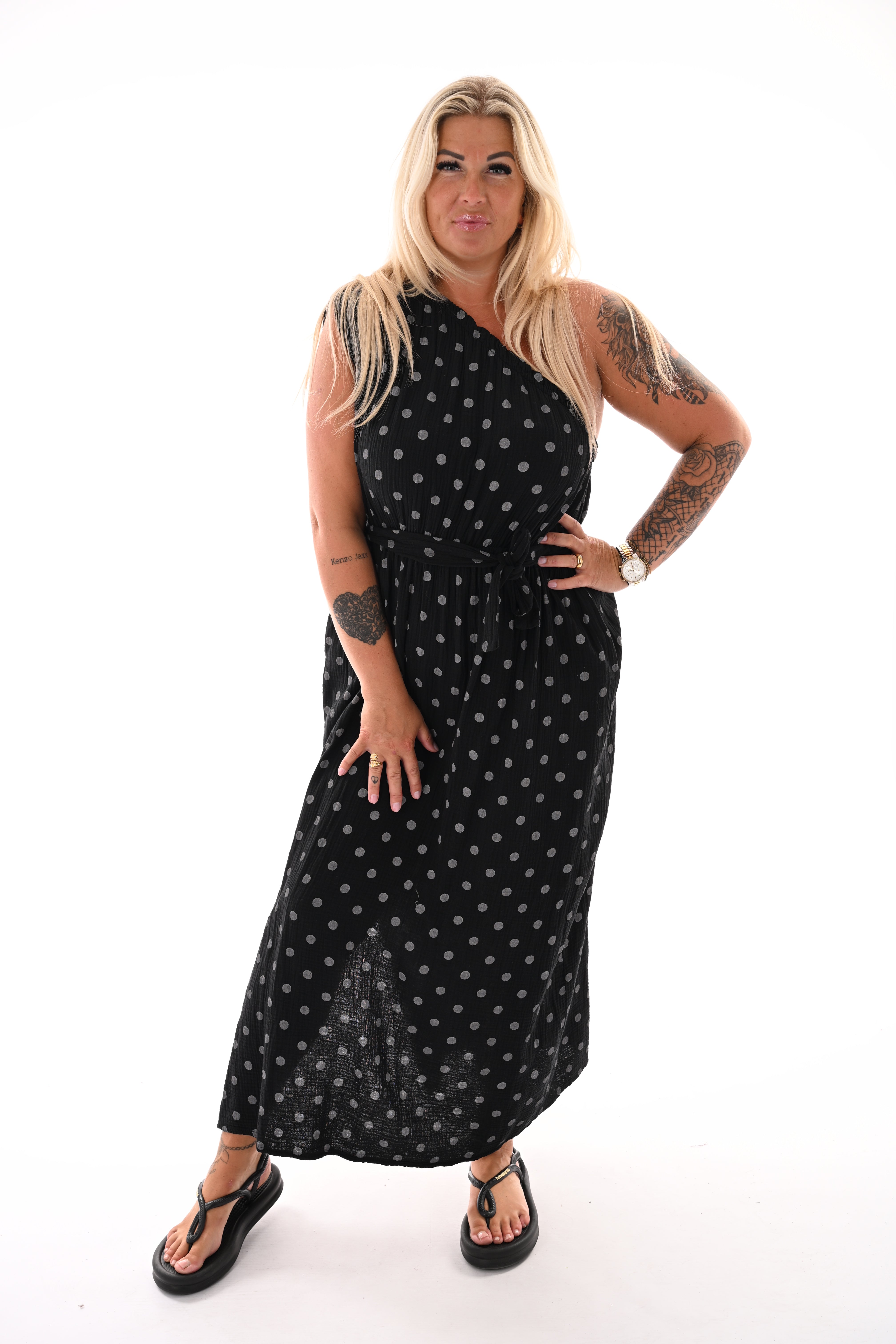 Jurk one-shoulder dots zwart