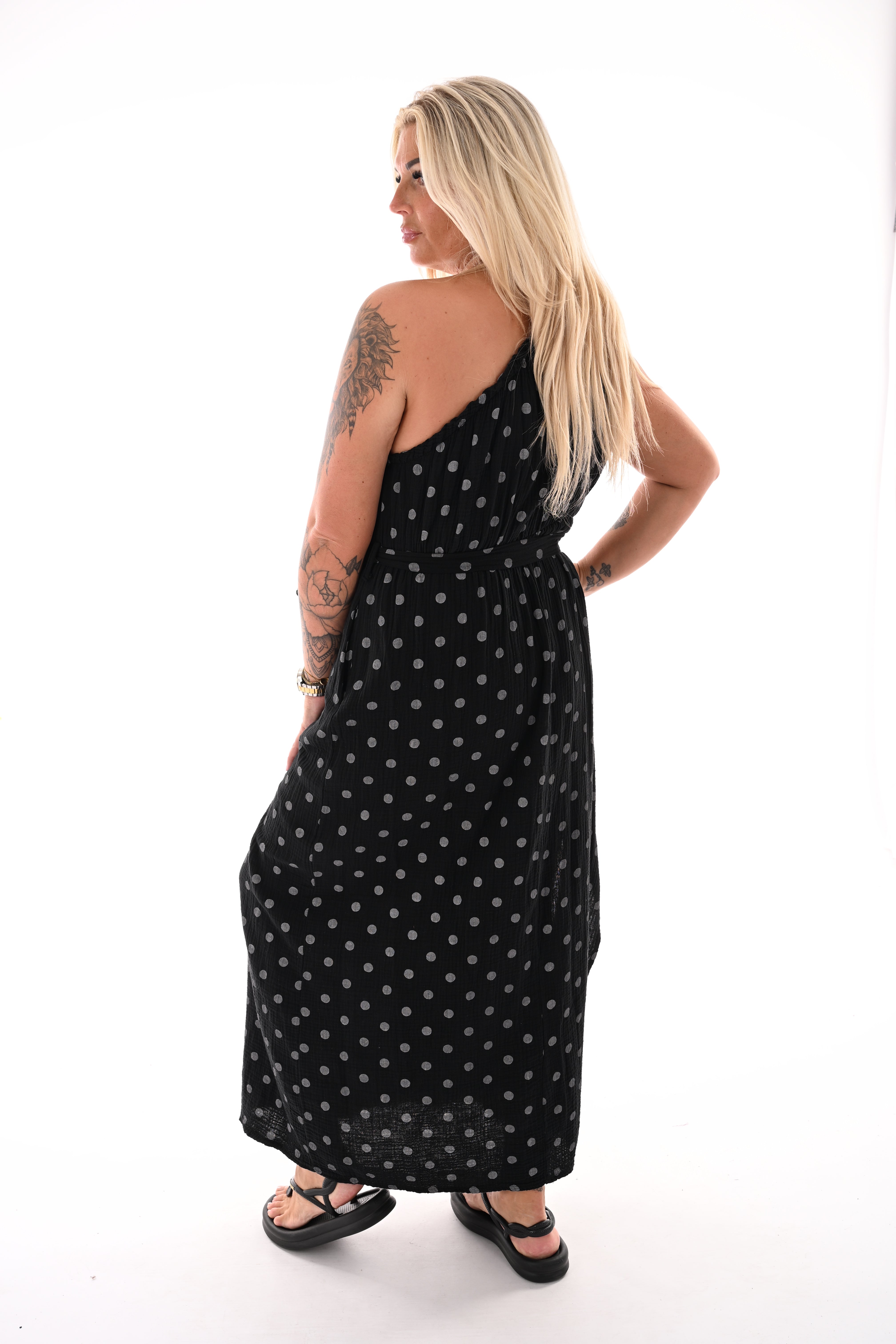 Jurk one-shoulder dots zwart