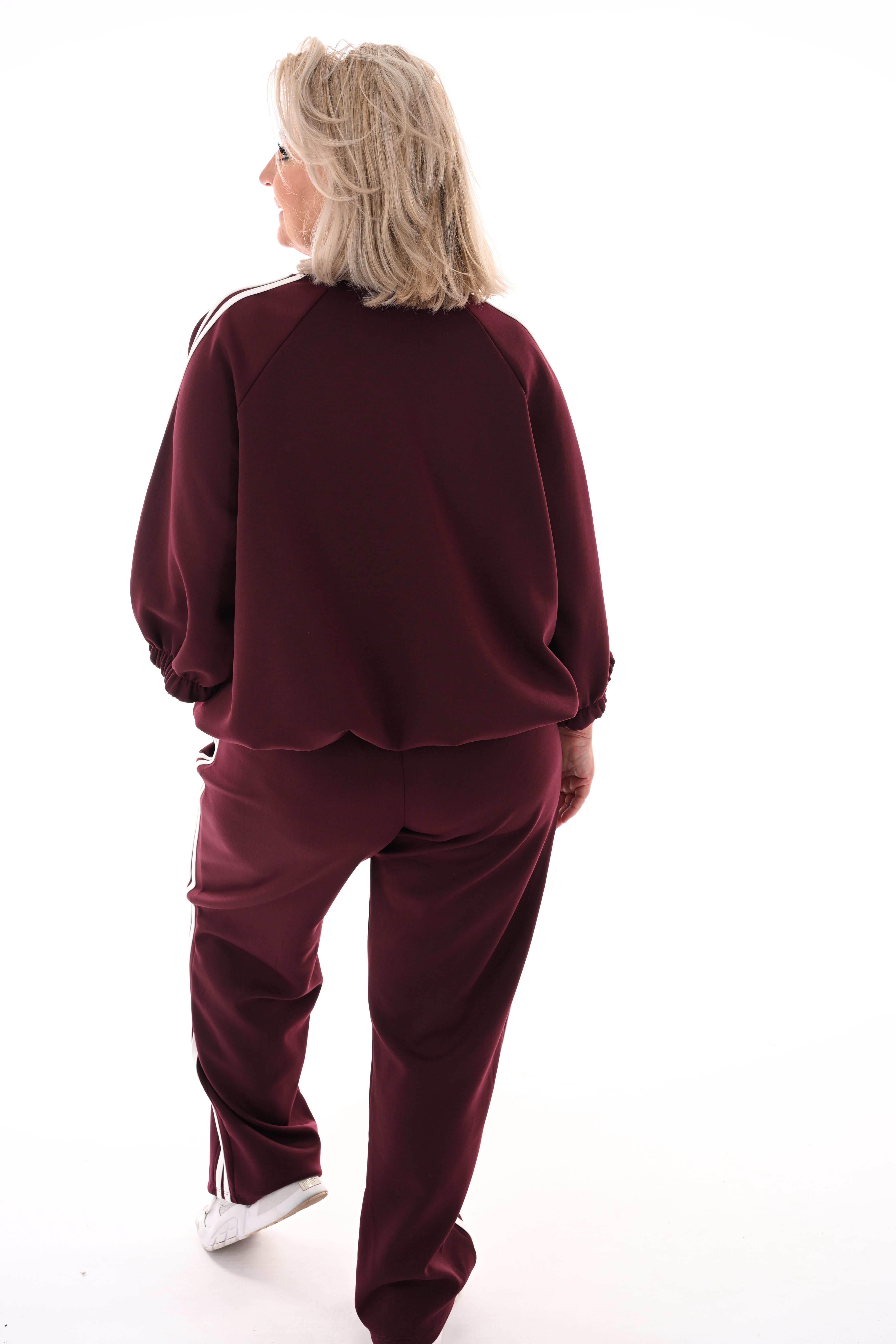 Tweedelig pak met bies bordeaux