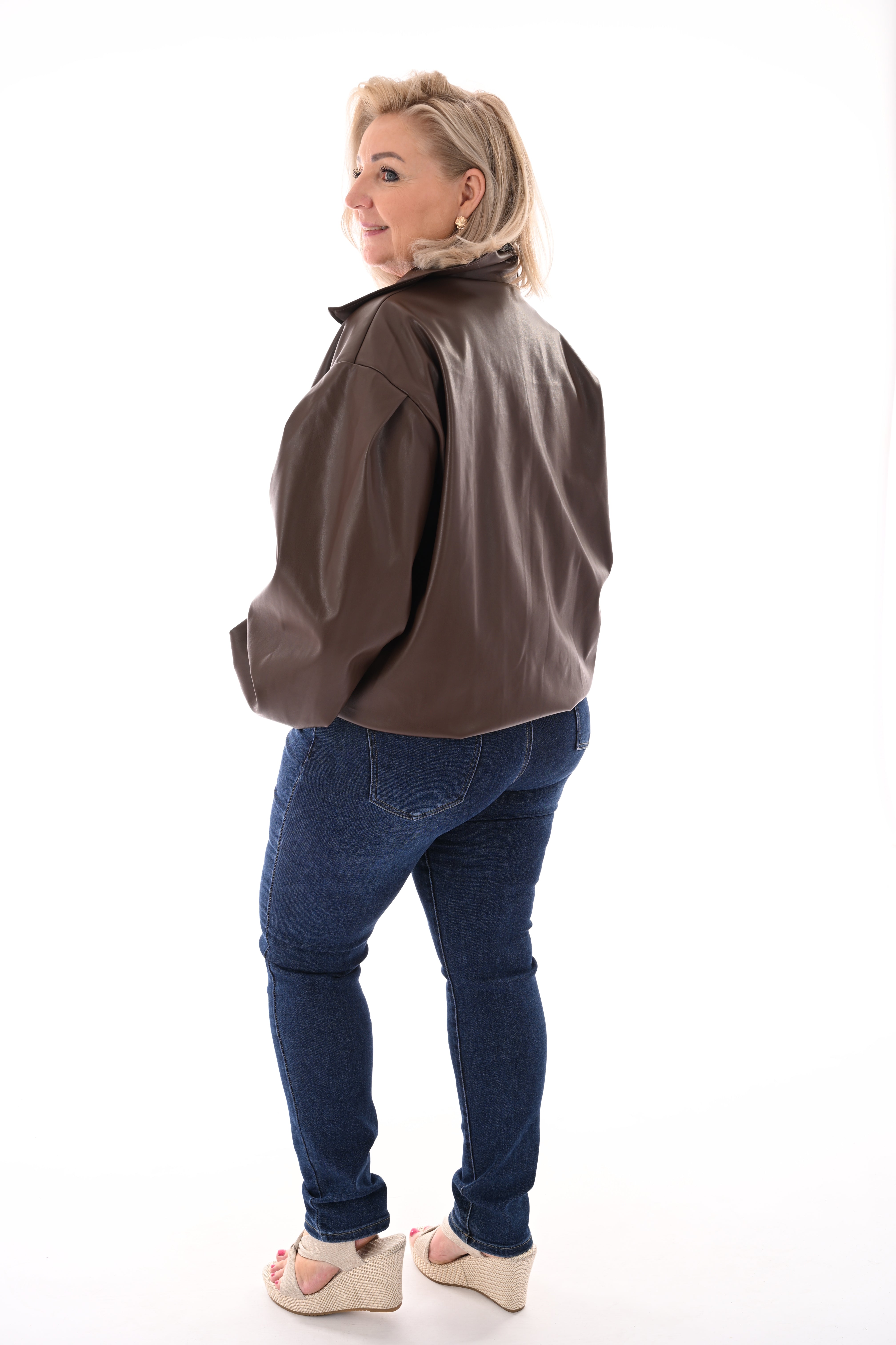 Korte leatherlook bomber dubbele knopen donkerbruin