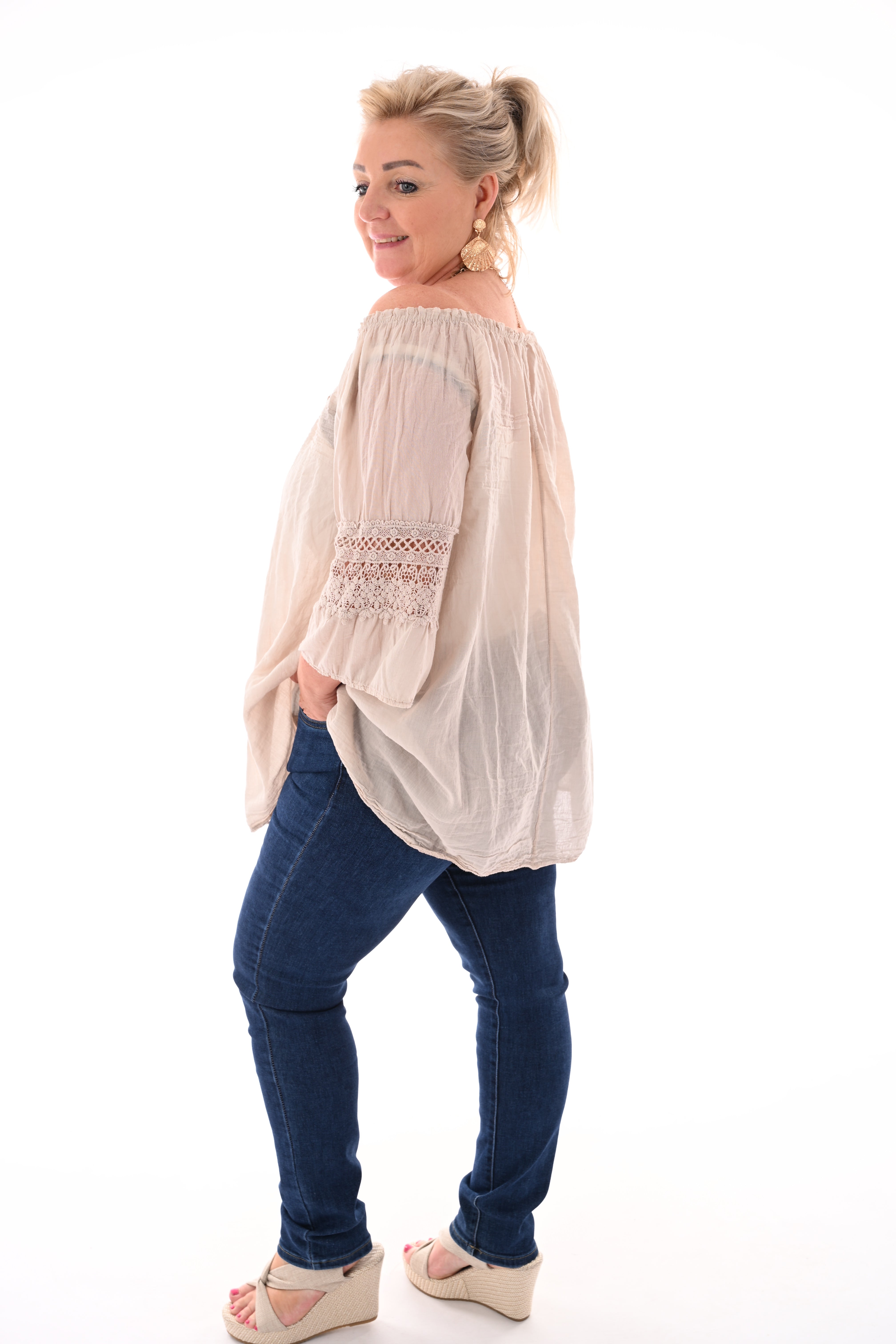 Top off-shoulder broderie beige