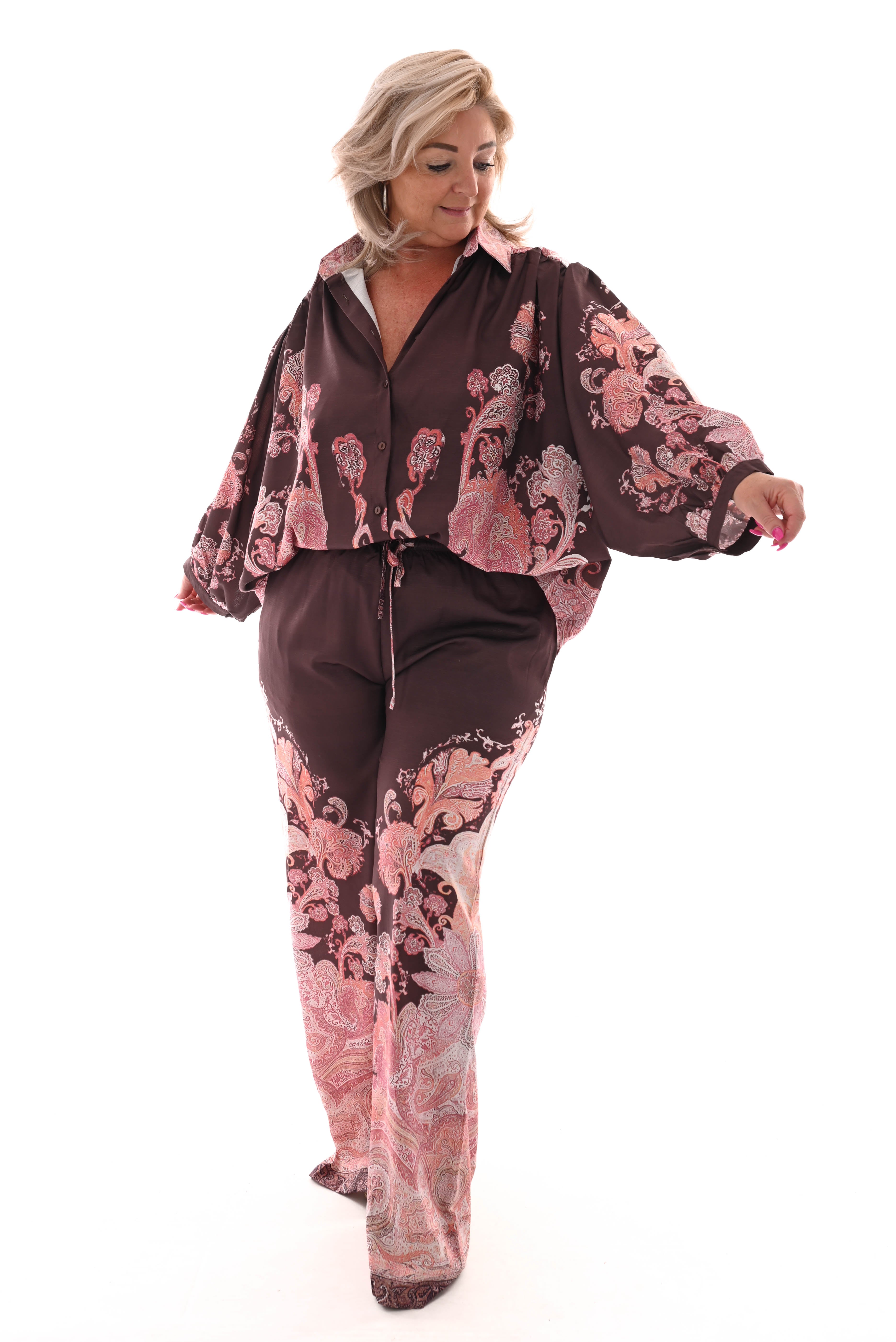 Tweedelig pak doorknoop blouse barok bruin/lichtroze