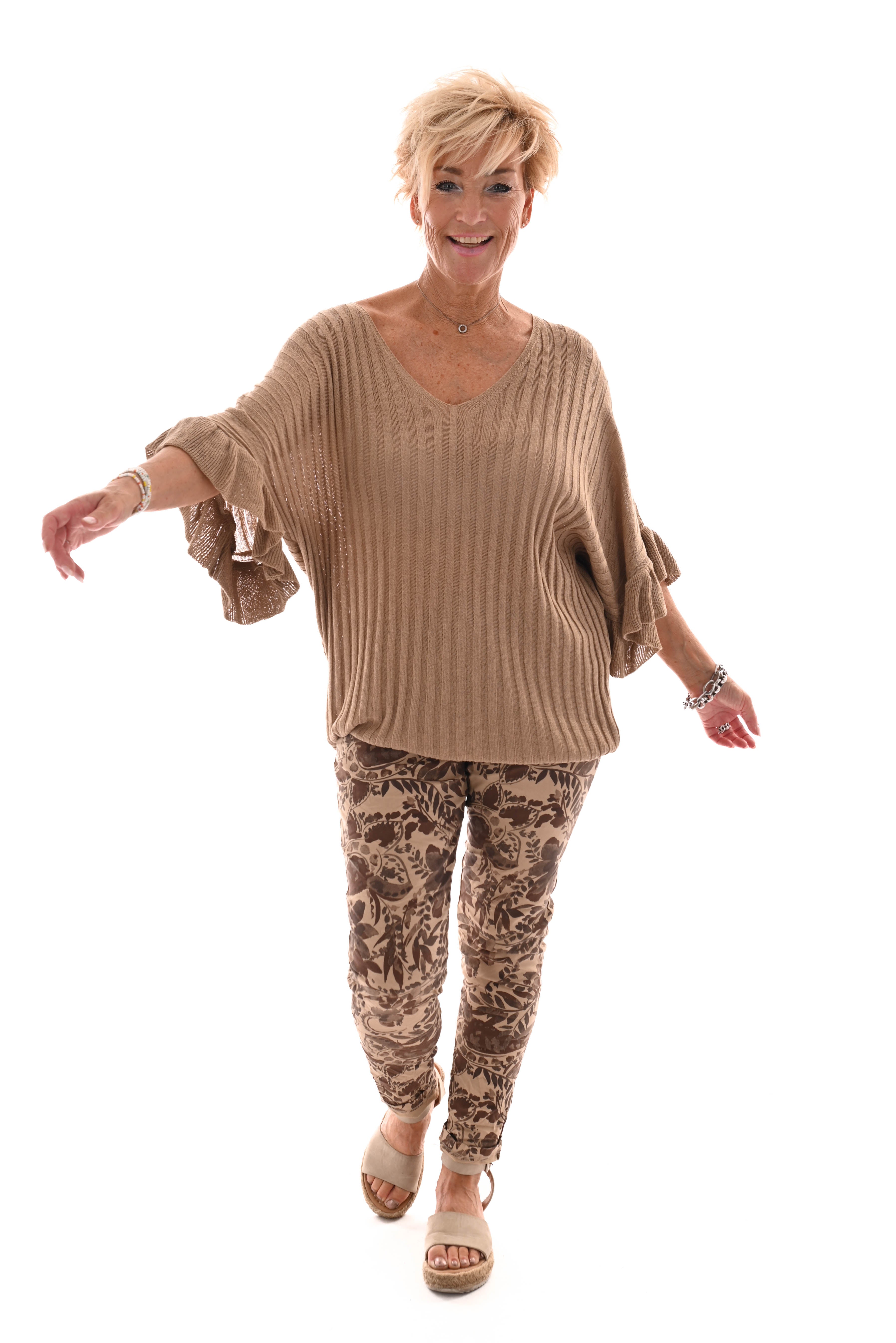 Top rib met trompet roezelmouwen camel
