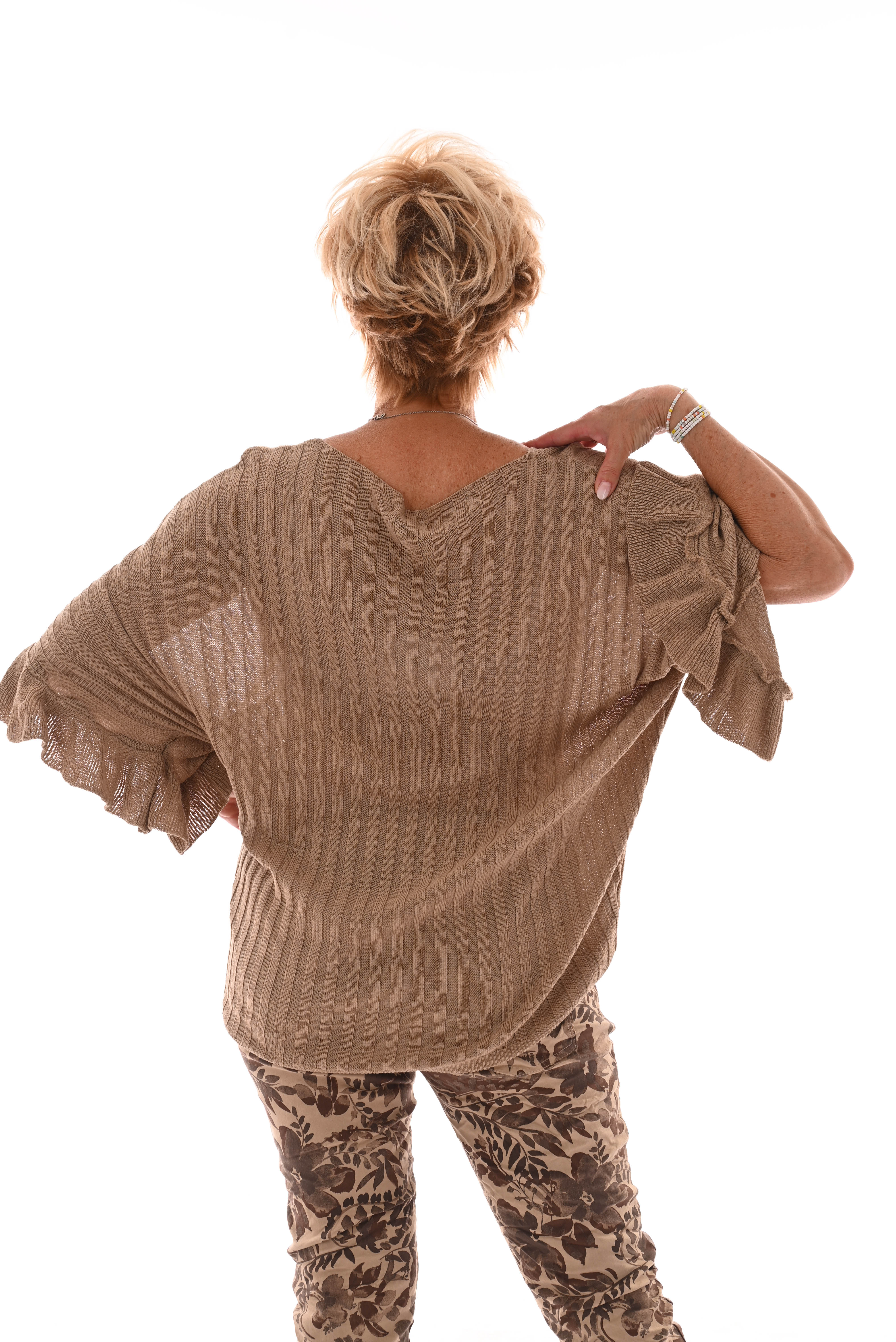 Top rib met trompet roezelmouwen camel