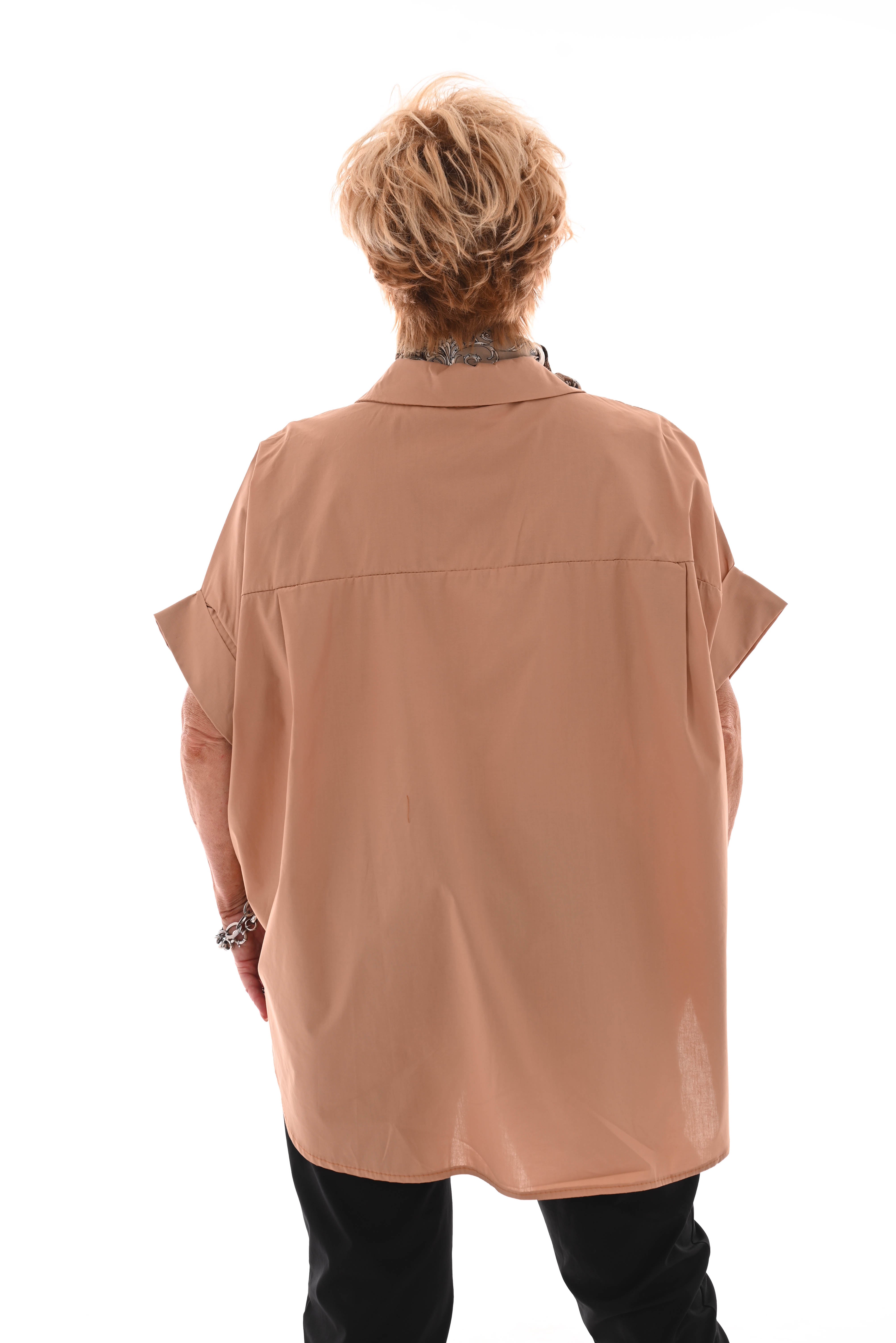 Korte blouse broche knopen camel